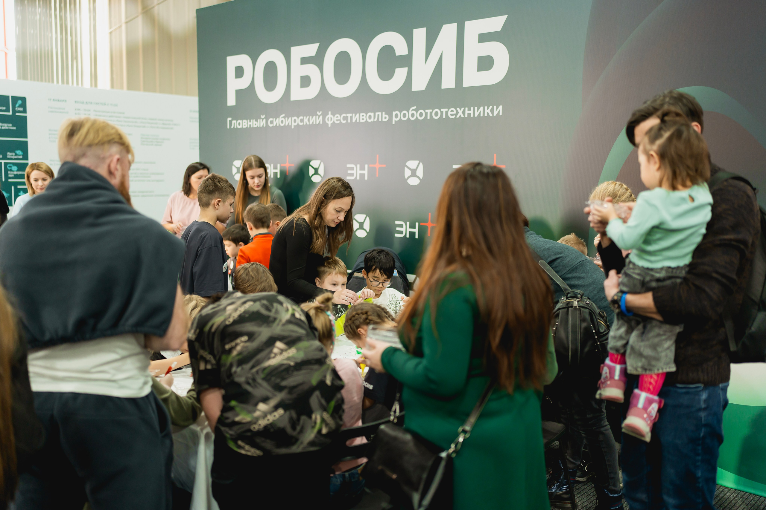 Робосиб в Сибэкспоцентре. Занимаюсь профессиональной фотографией и живу рядом с Байкалом. Работаю в разных жанрах