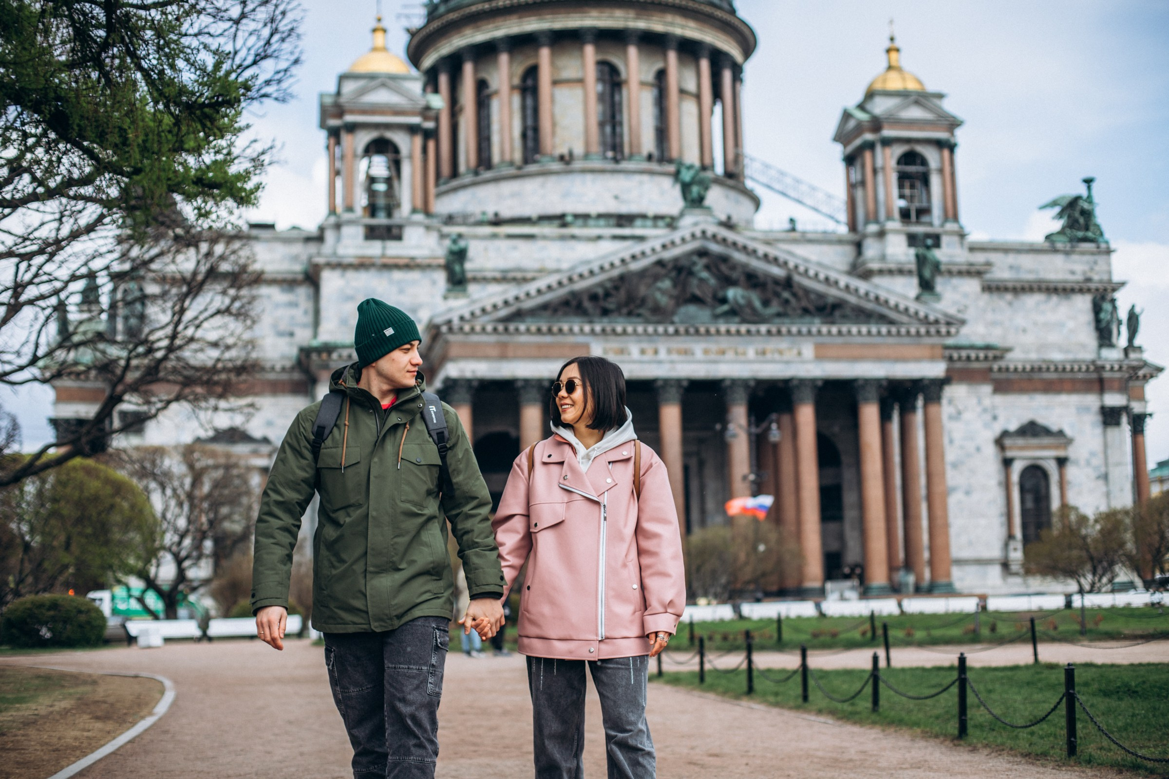 Максим и Катерина в мае. Фотопрогулка в Петербурге. Индивидуальный и семейный фотограф в Санкт-Петербурге