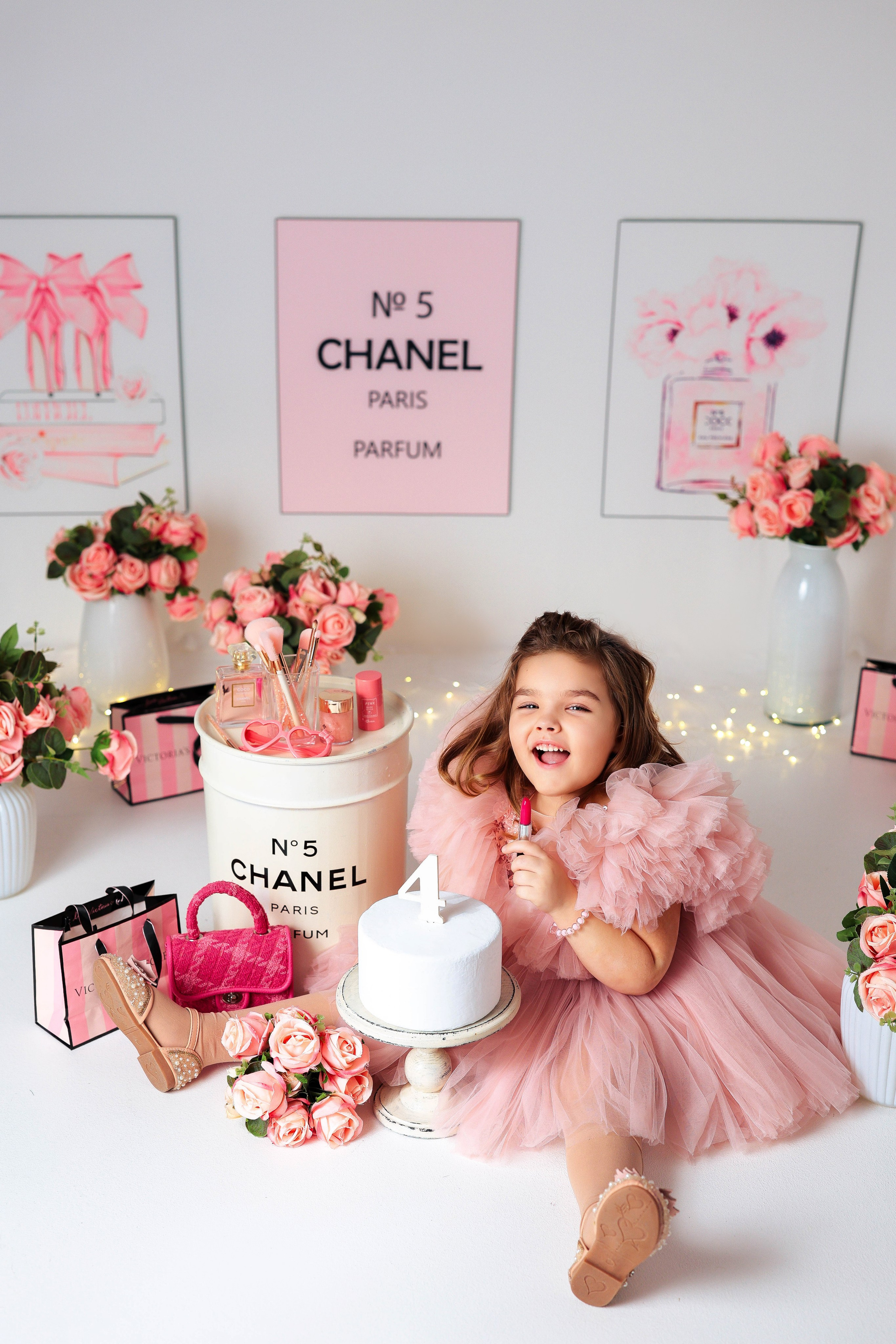 Малышки Антураж