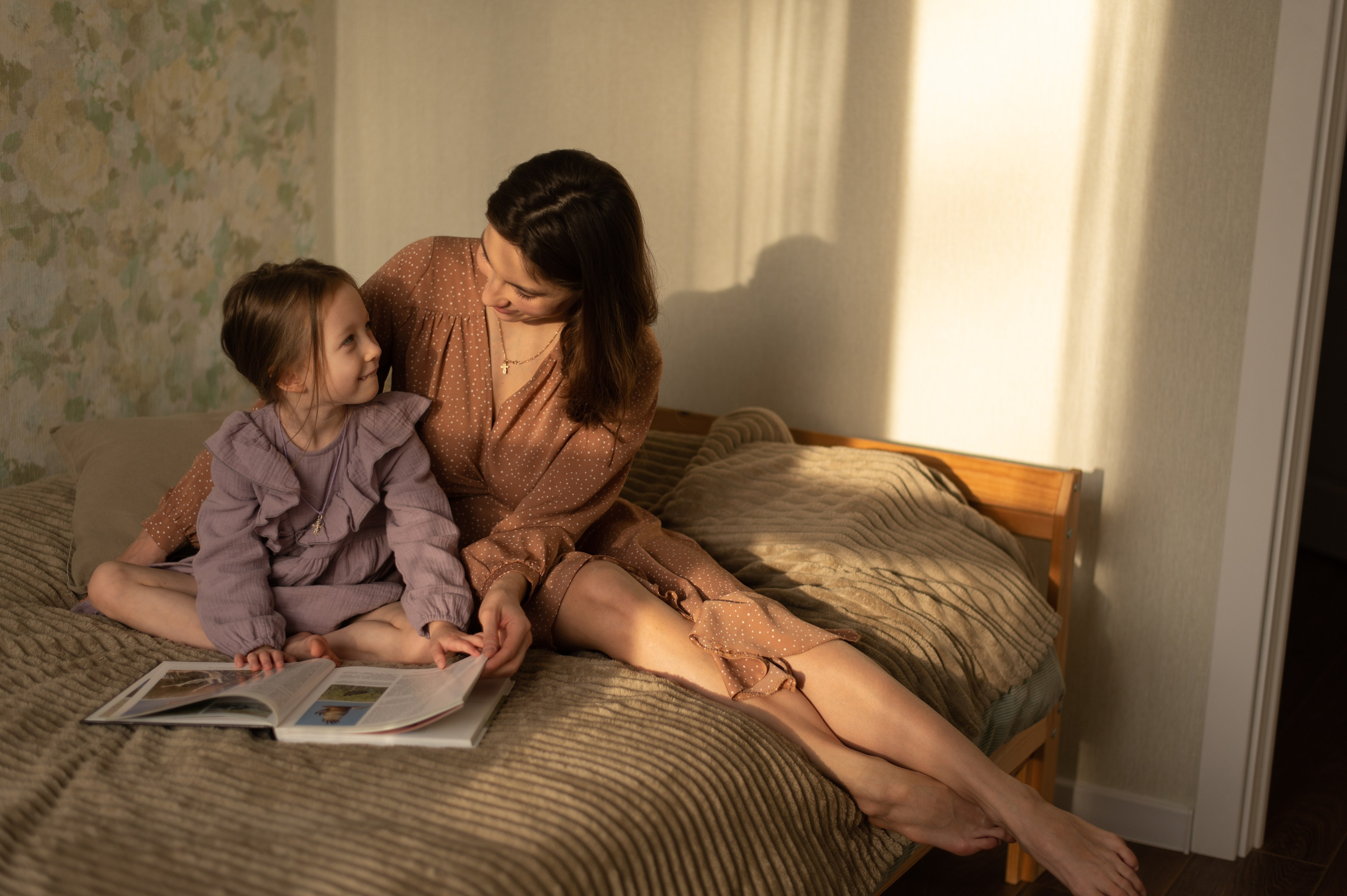 Съёмка семьи с новорожденным или малышом на ГВ. Семейный и детский фотограф в Москве Анна Оськина