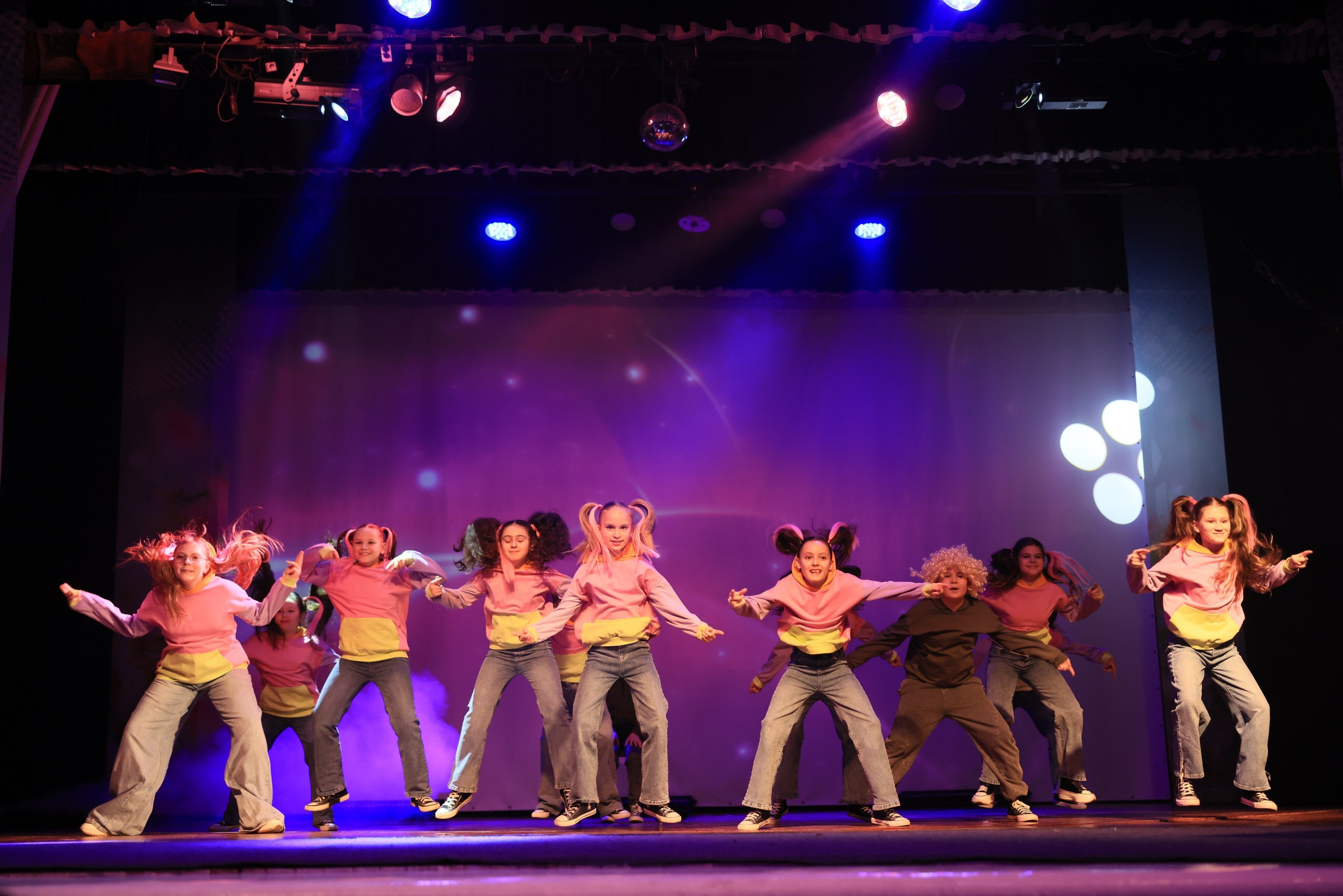 Концерт к 8 Марта в ДК «Металлург» г. Тула. Фотограф в Туле Крупский АнДРей. Фотостудия «КАДР71» в Туле