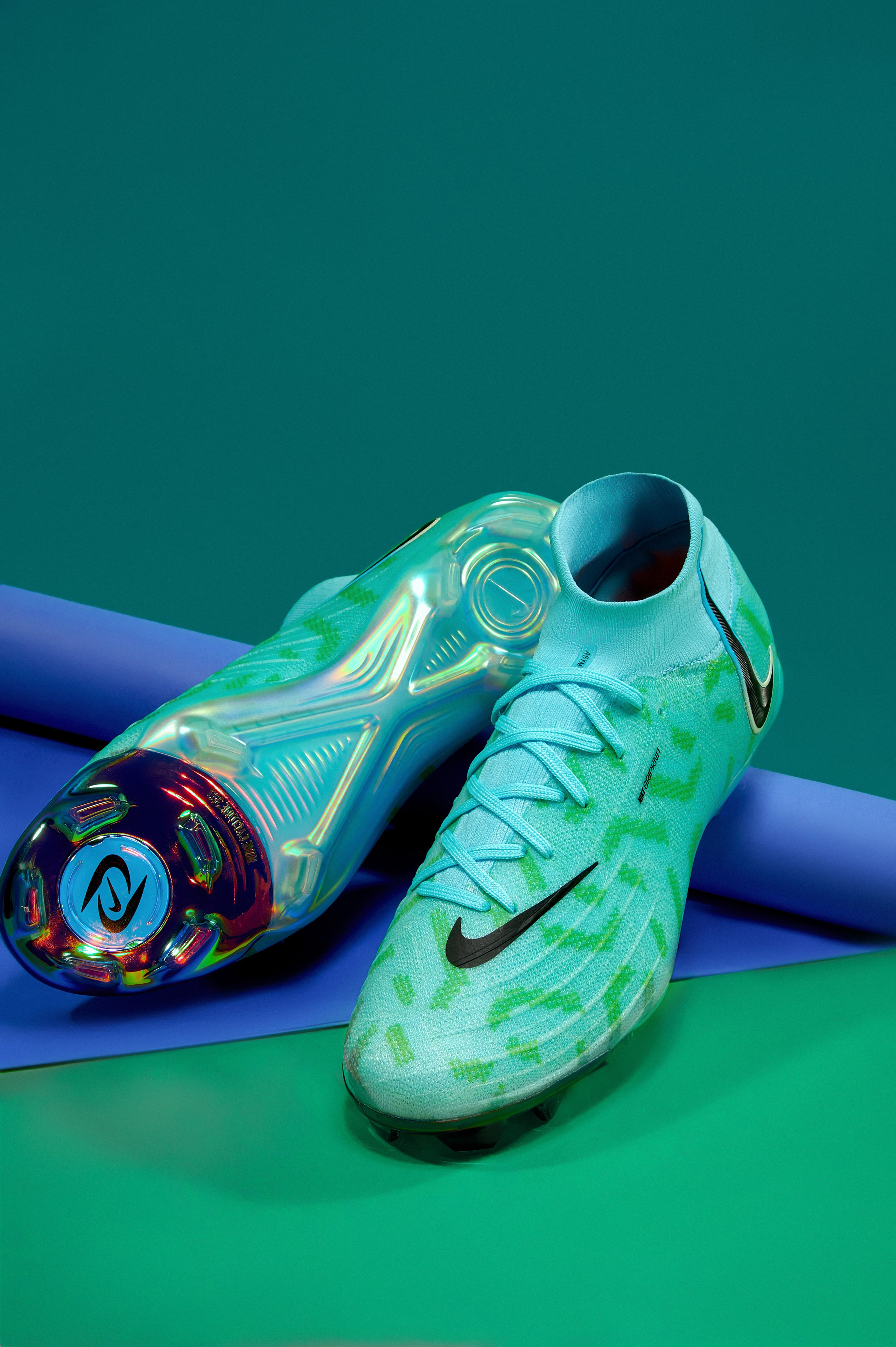 Портфолио каталожной съёмки: съёмка кроссовок для первой страницы на маркетплейсах. Фотограф Яковлев Роман — Красноярск