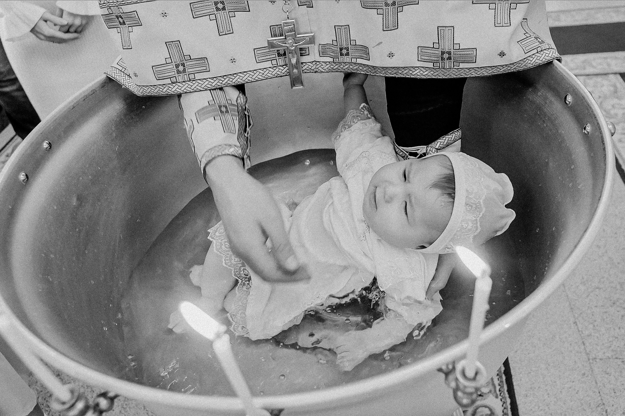 Крещение круглая церковь. Семейный фотограф Тюмень, фотограф на роды Салмина Мария