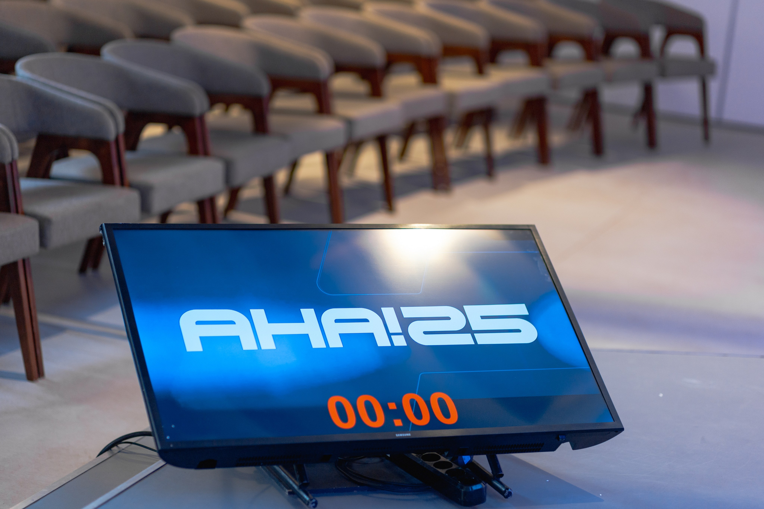 Aha! — 29–30 мая 2025. Фотобанк Матемаркетинг