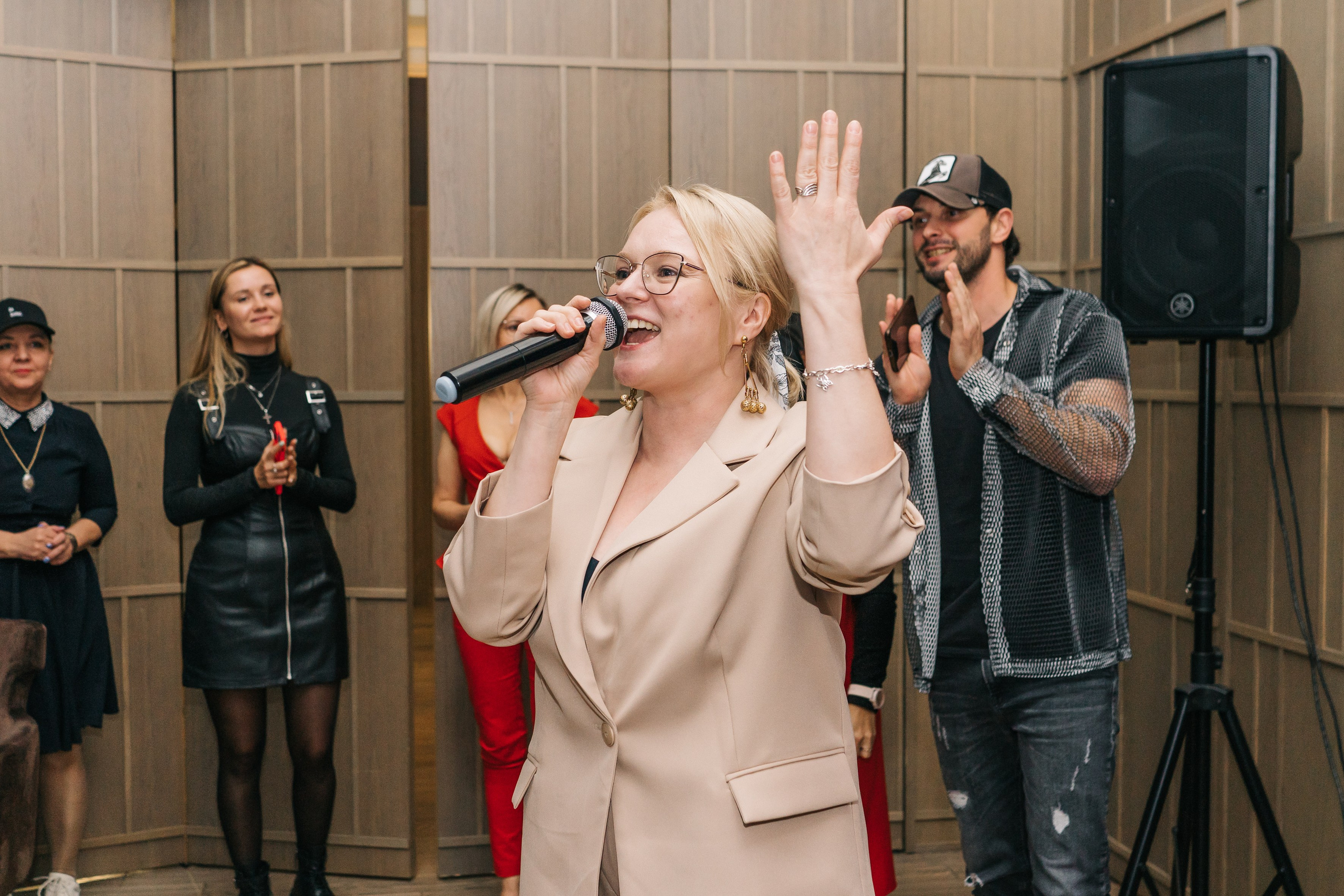 Бизнес-стендап. Женский фотограф в Москве Анастасия Сидорова