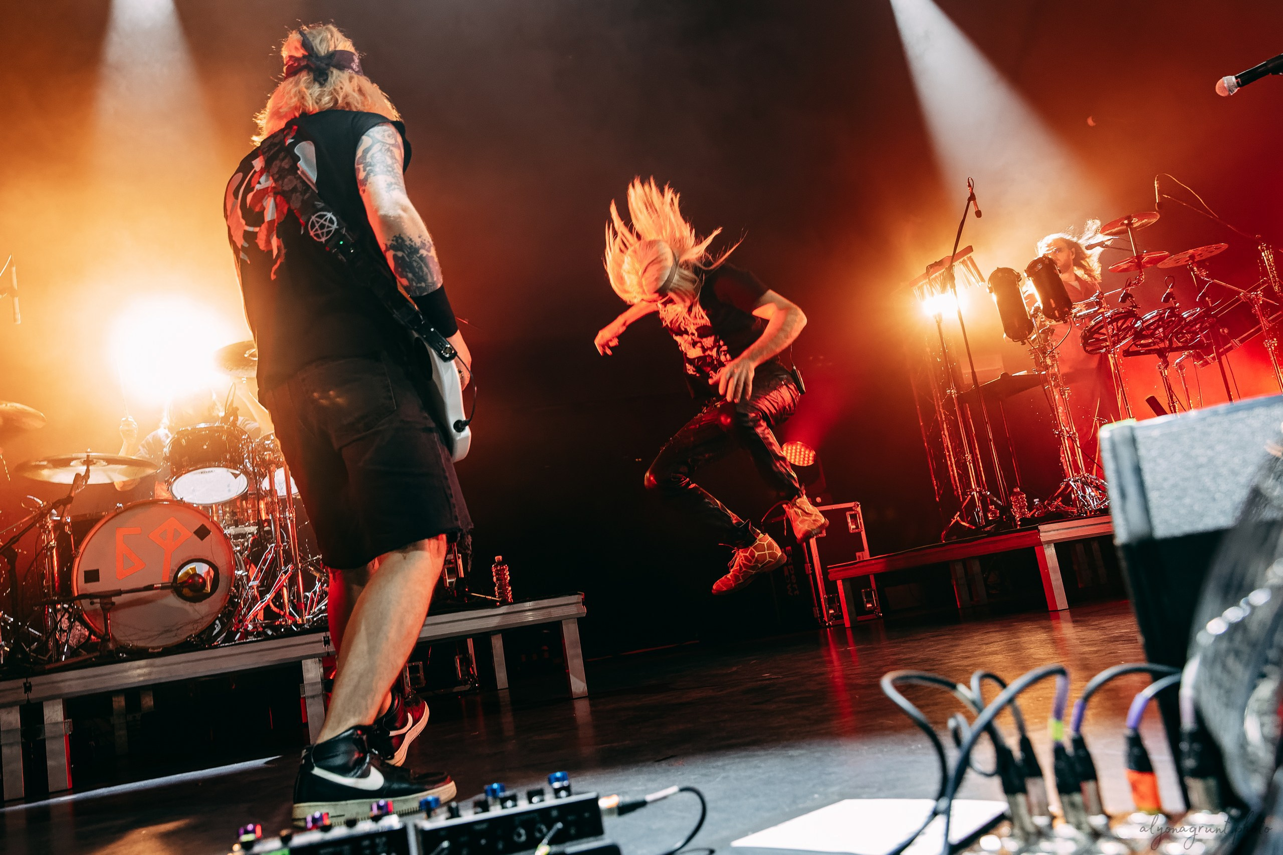 Багровый Фантомас, фоторепортаж, СПб, BASE, 14.12.2025. Алена Адрианова: фотограф в Санкт-Петербурге