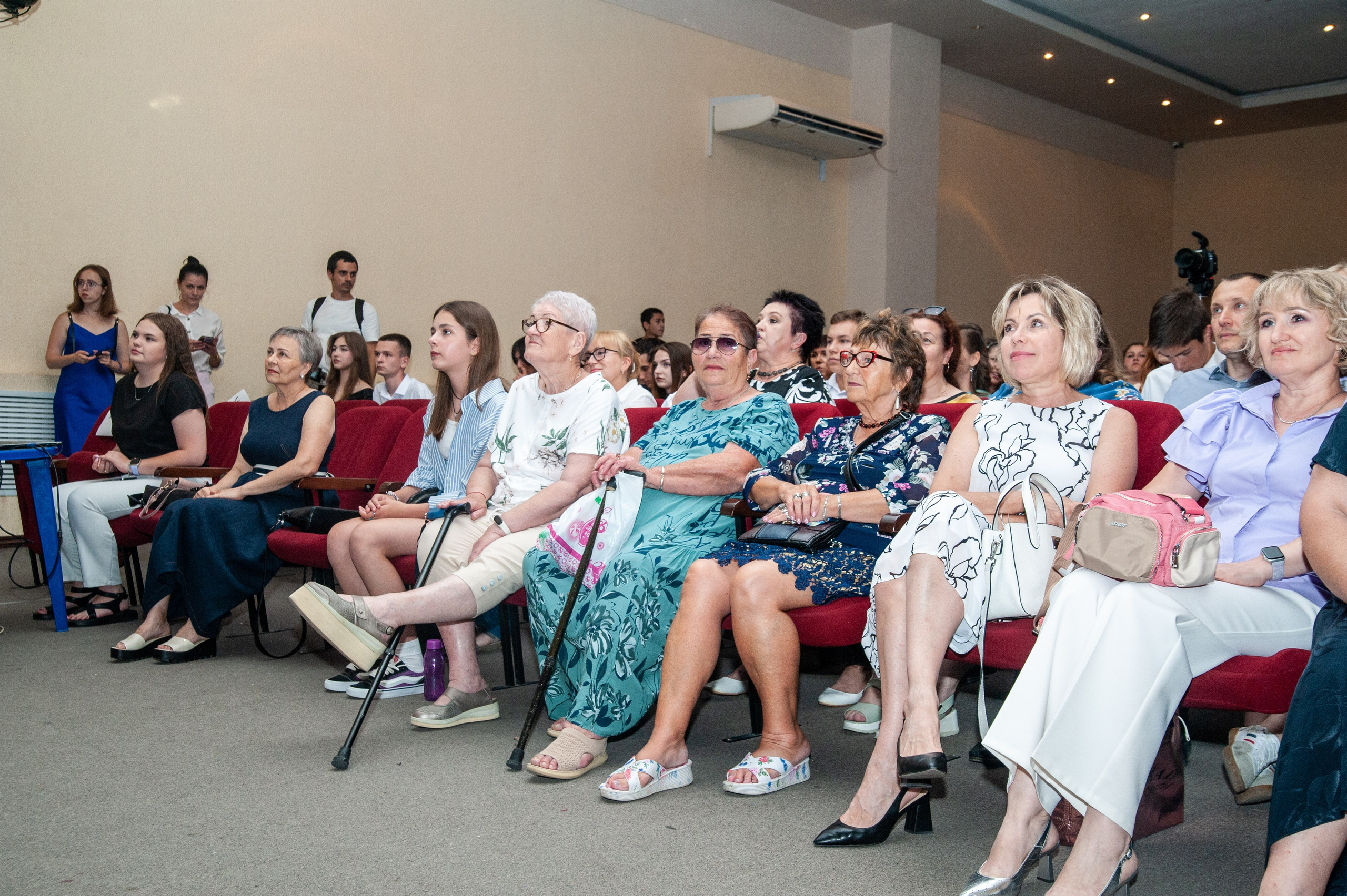 Выпускной МАОУ СОШ № 17 им. Эдуарда Есаяна. Свадебный и семейный фотограф Денис Лукьянов в Краснодаре, Краснодарском крае и Республике Крым