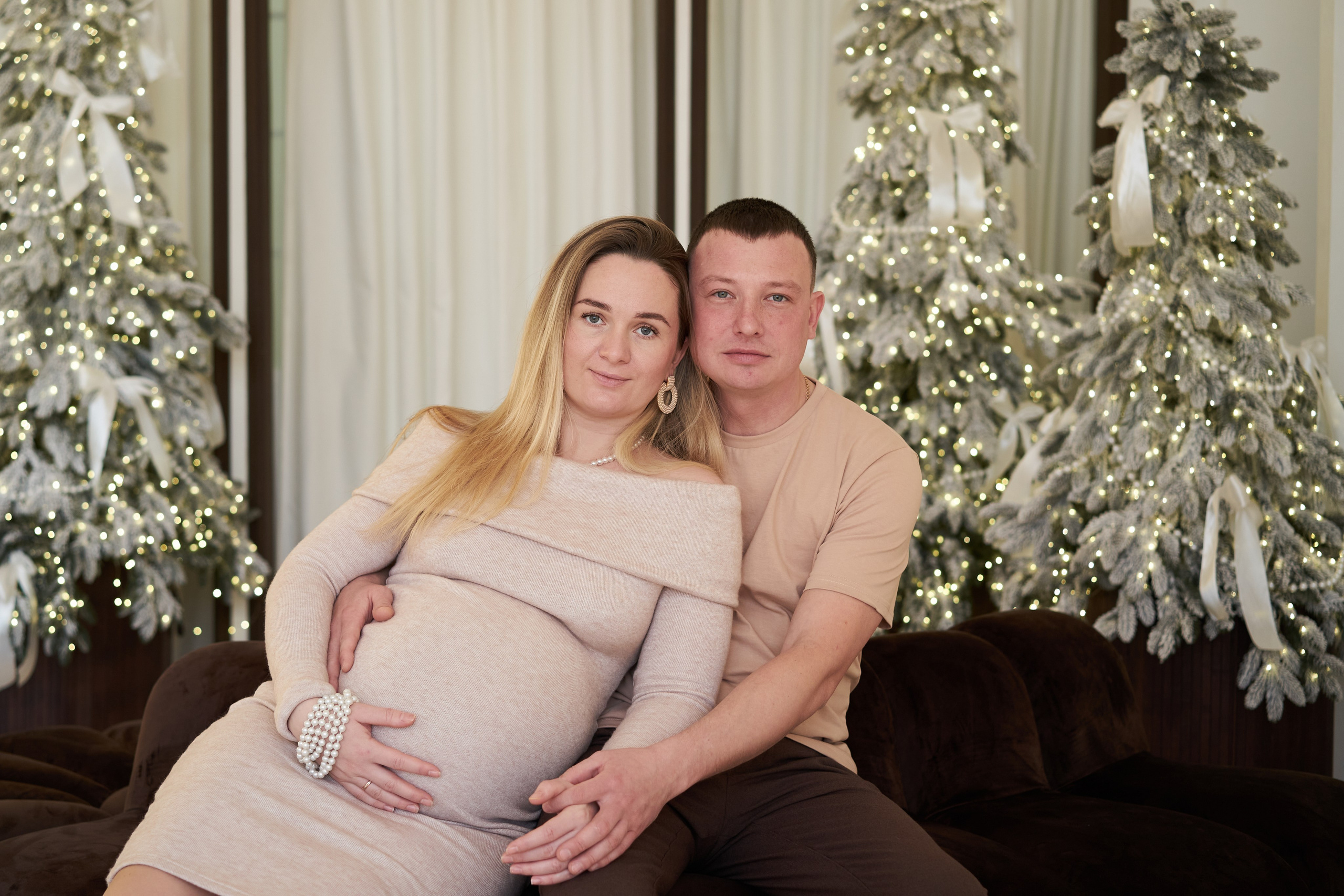 Семейная фотосессия беременность в студии. Фотограф Екатеринбург Кокшарова Александра