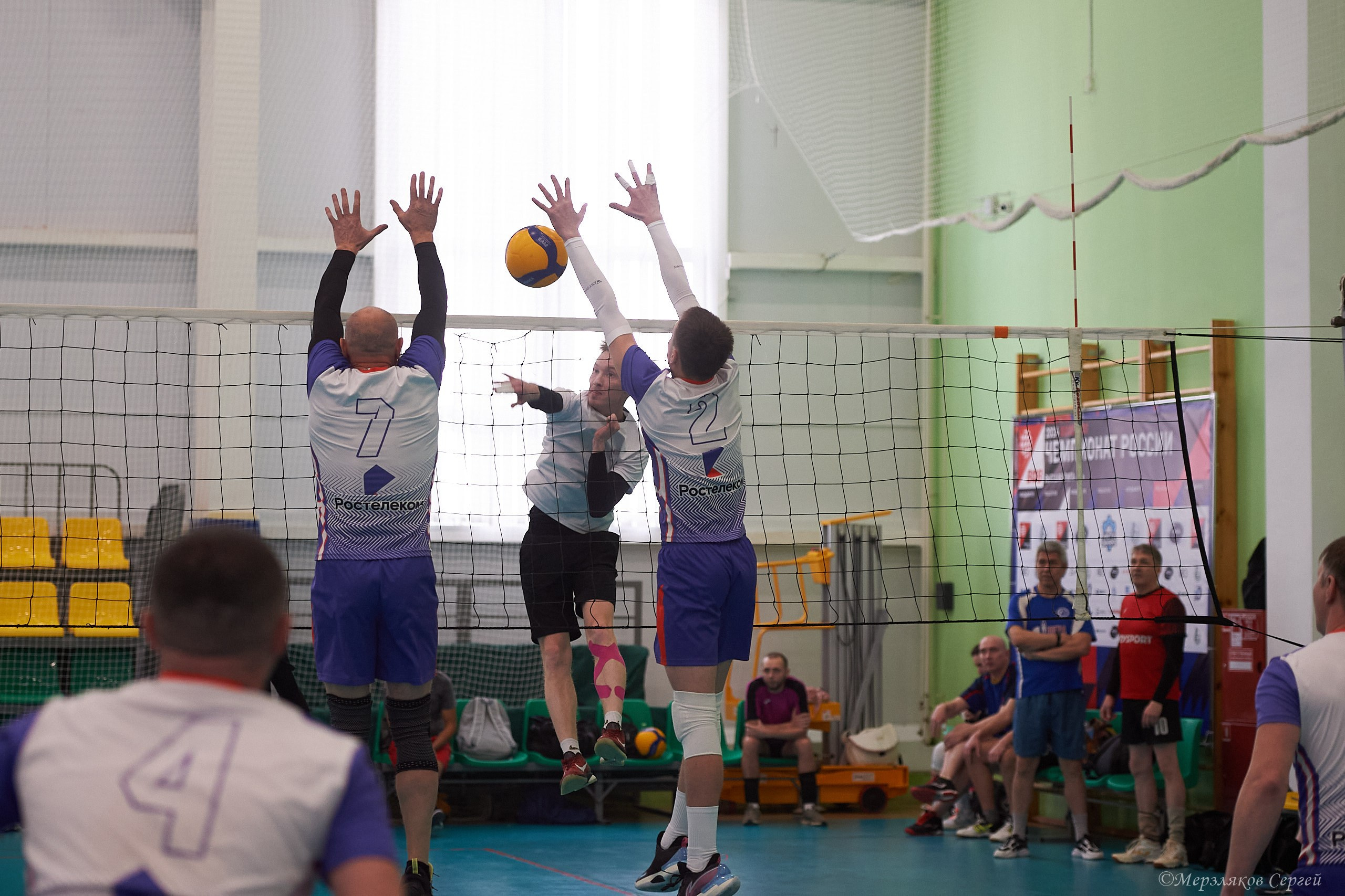 Новогодний волейбольный турнир. Ижевск. 16.12.23. Спортивный репортажный фотограф в Ижевске Сергей Мерзляков