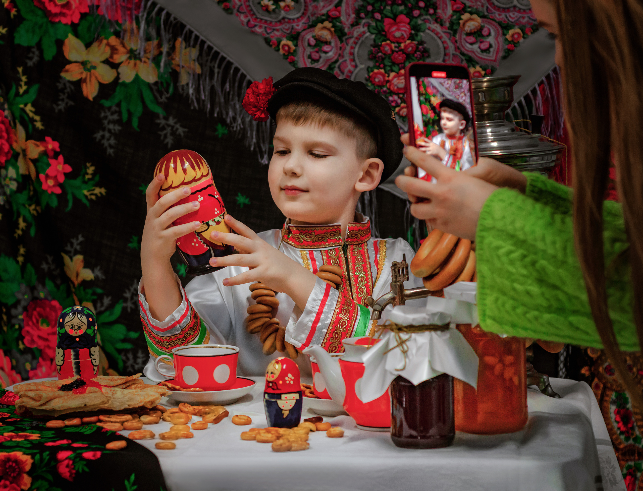 Яркая фотосессия детей в честь масленицы. Фотографы для фотосессий в Новосибирске