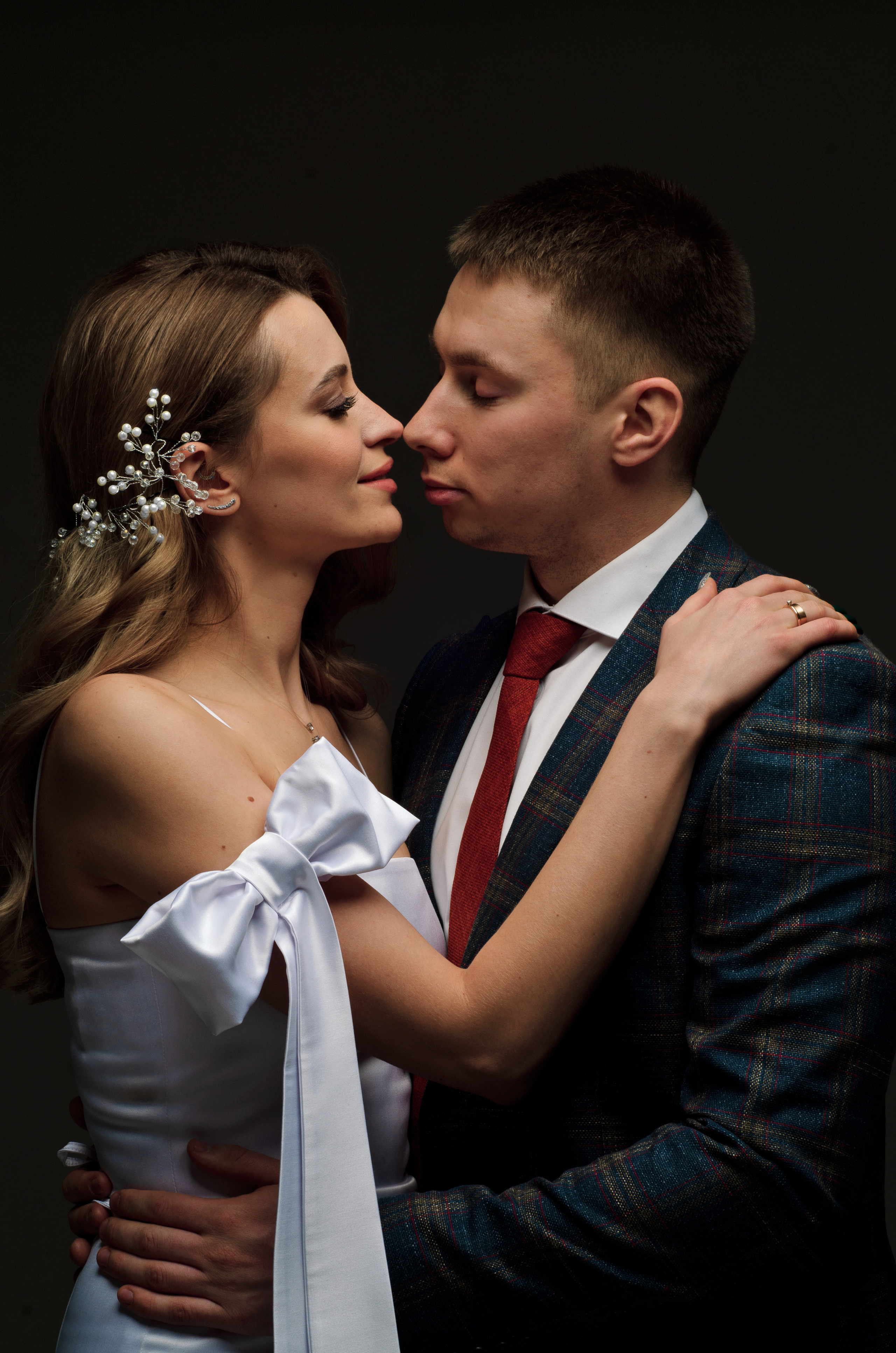 Минимализм в свадебной съёмке. Фотографы для фотосессий в Новосибирске