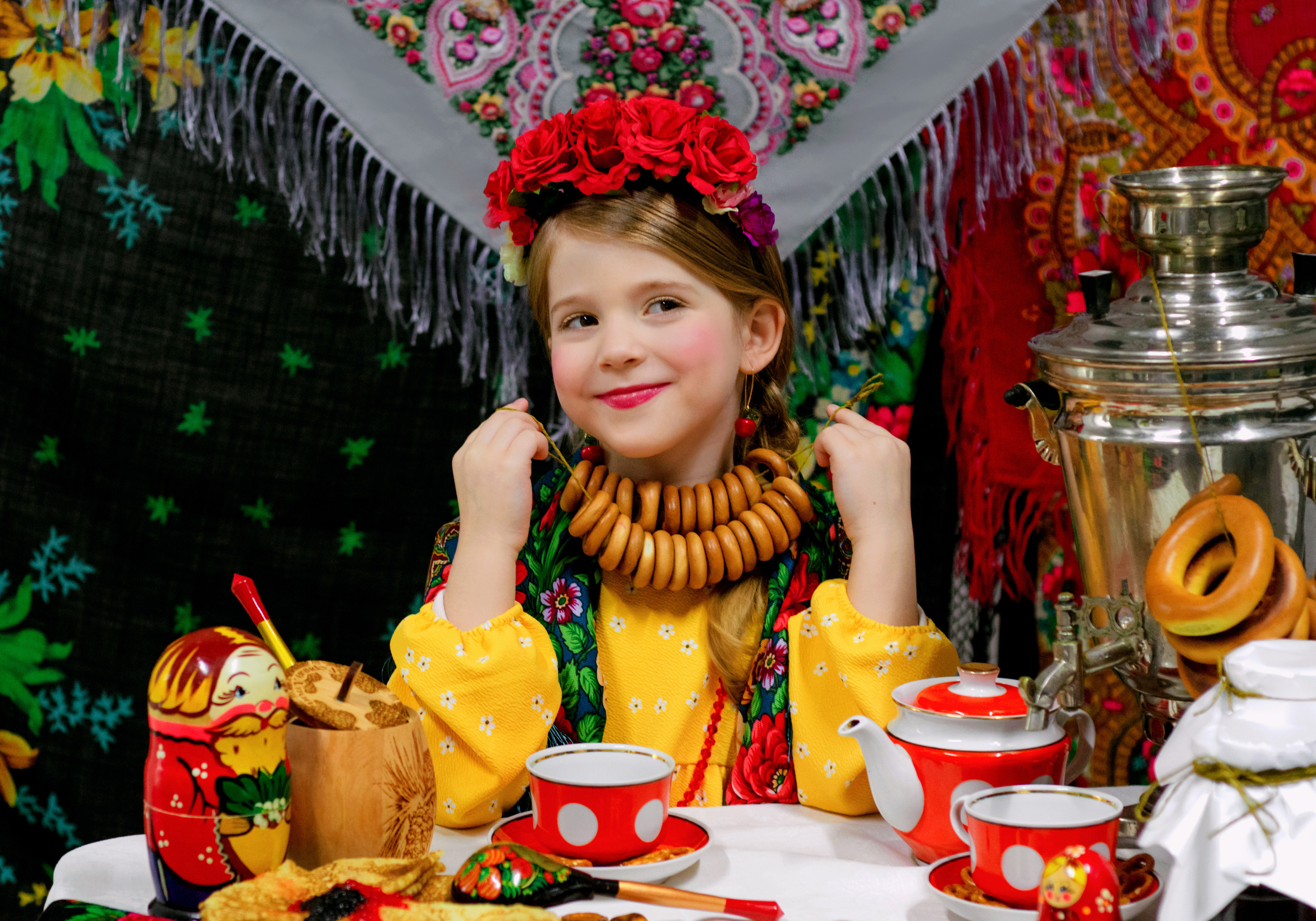 Яркая фотосессия детей в честь масленицы. Фотографы для фотосессий в Новосибирске