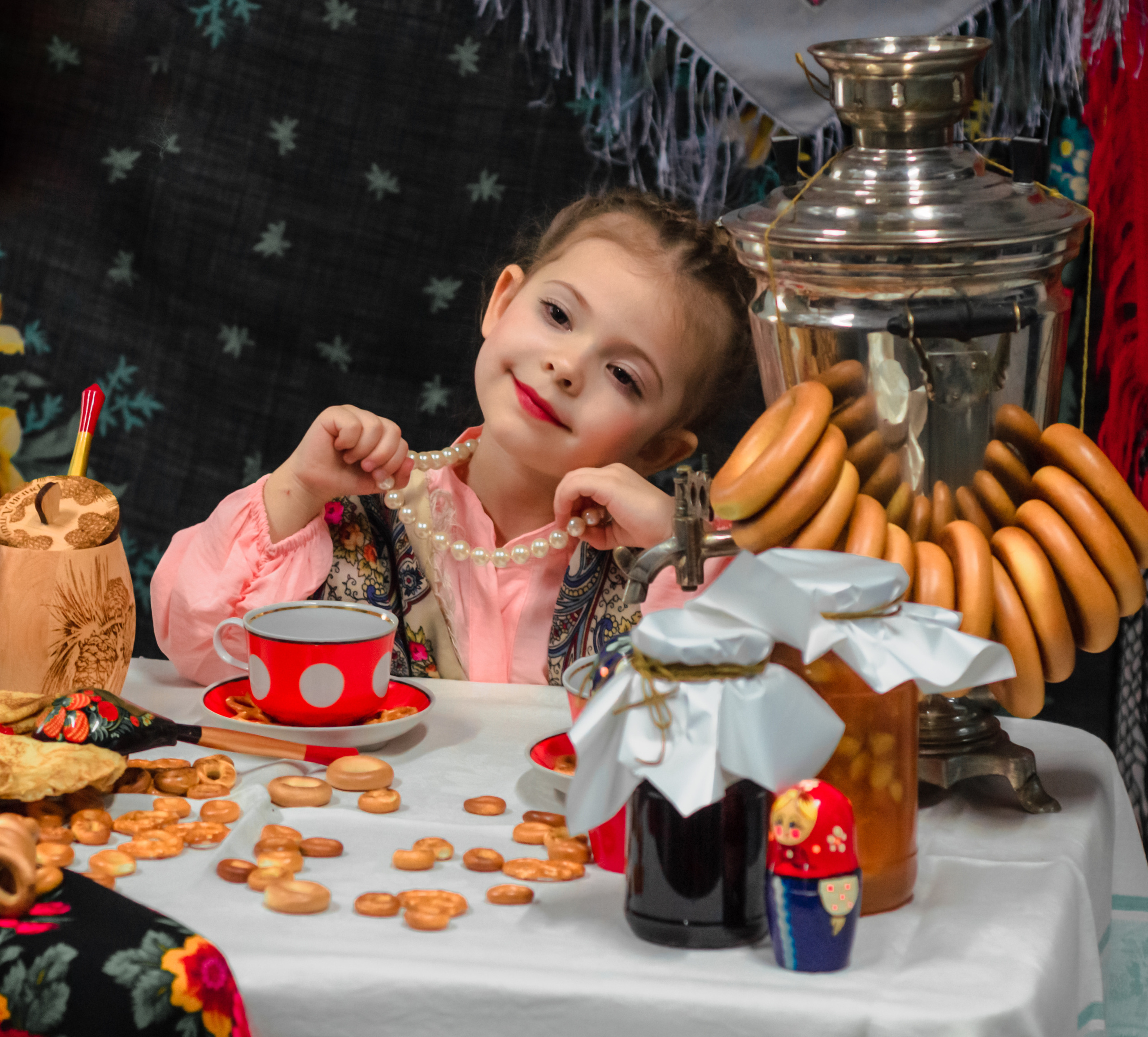 Яркая фотосессия детей в честь масленицы. Фотографы для фотосессий в Новосибирске