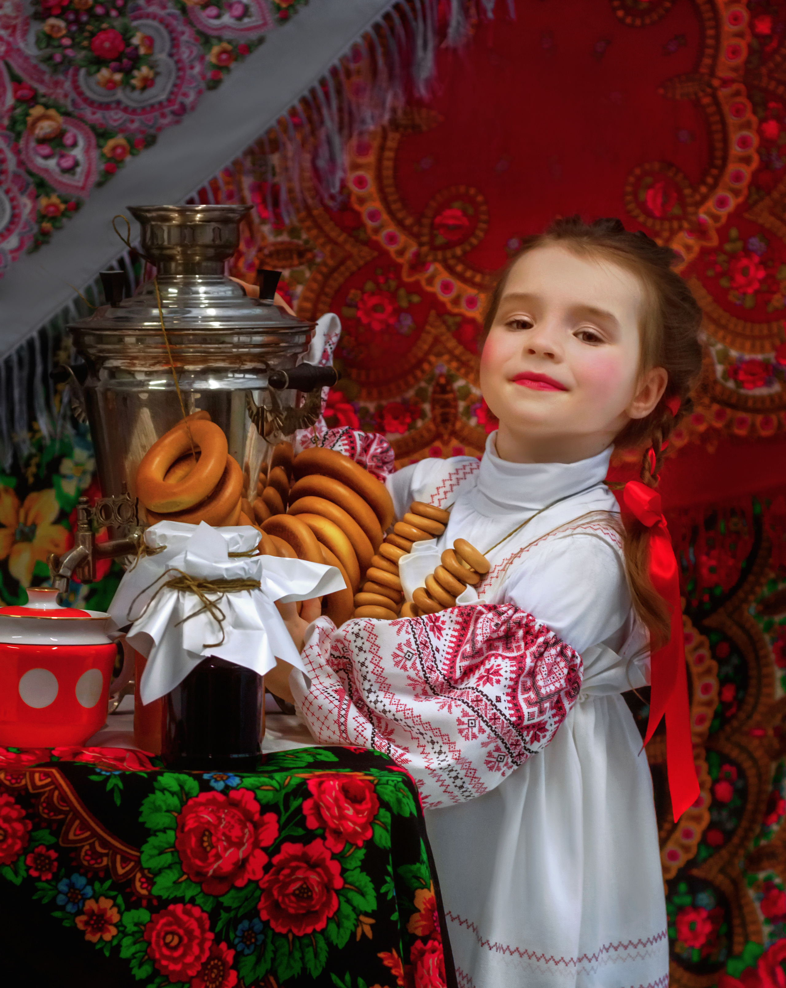 Яркая фотосессия детей в честь масленицы. Фотографы для фотосессий в Новосибирске