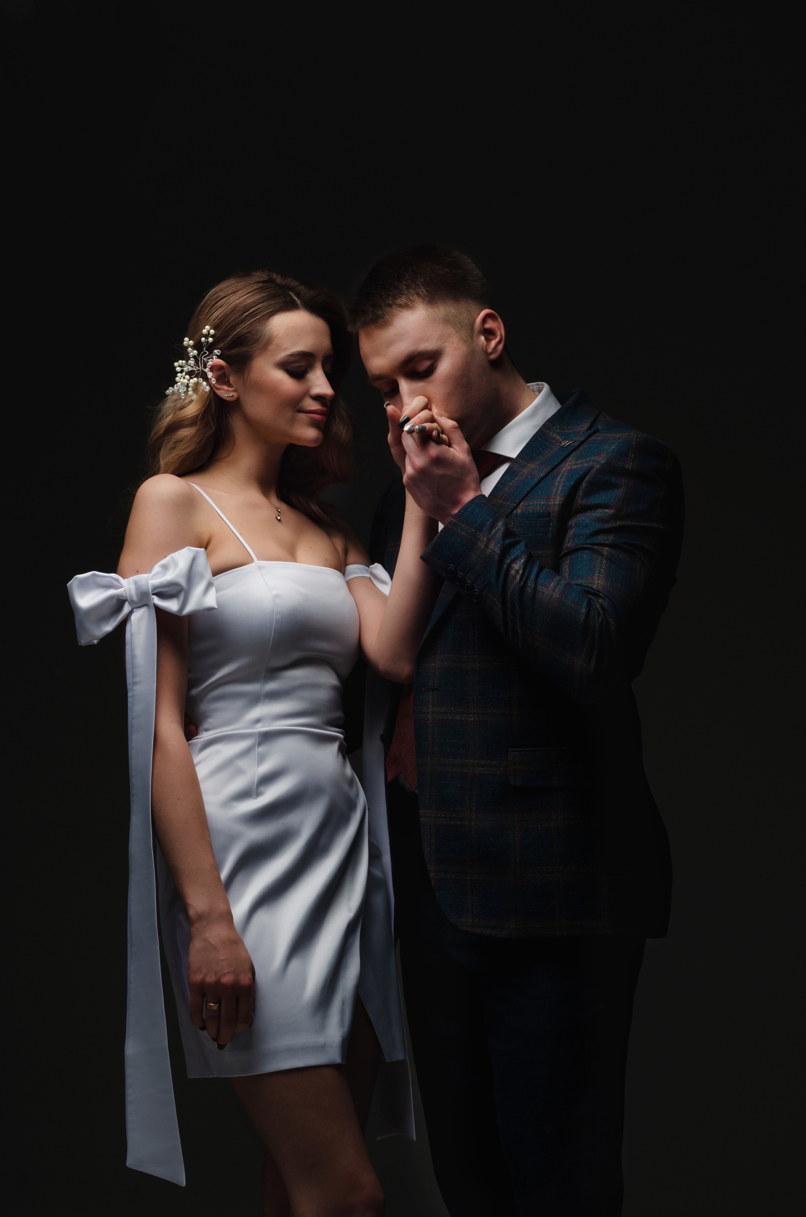 Минимализм в свадебной съёмке. Фотографы для фотосессий в Новосибирске