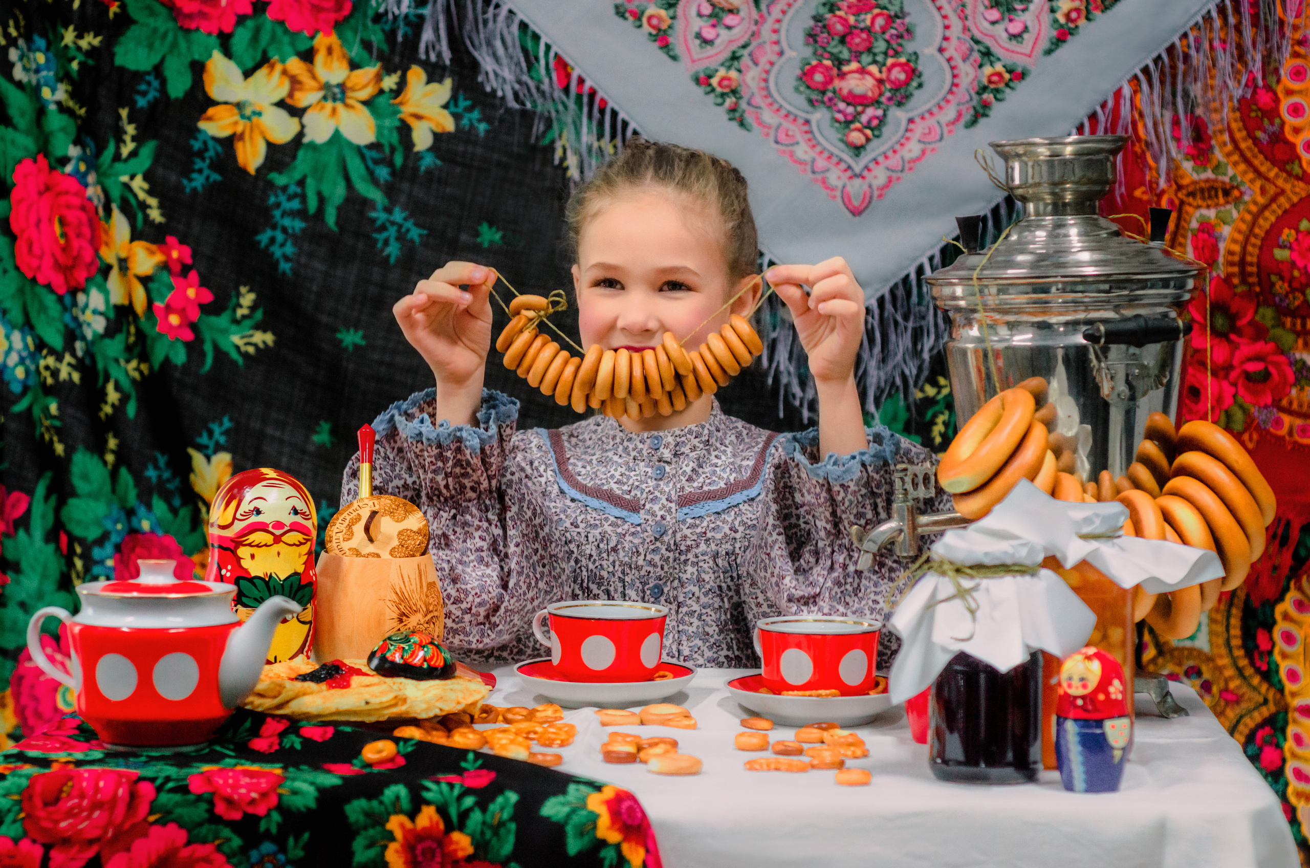 Яркая фотосессия детей в честь масленицы. Фотографы для фотосессий в Новосибирске