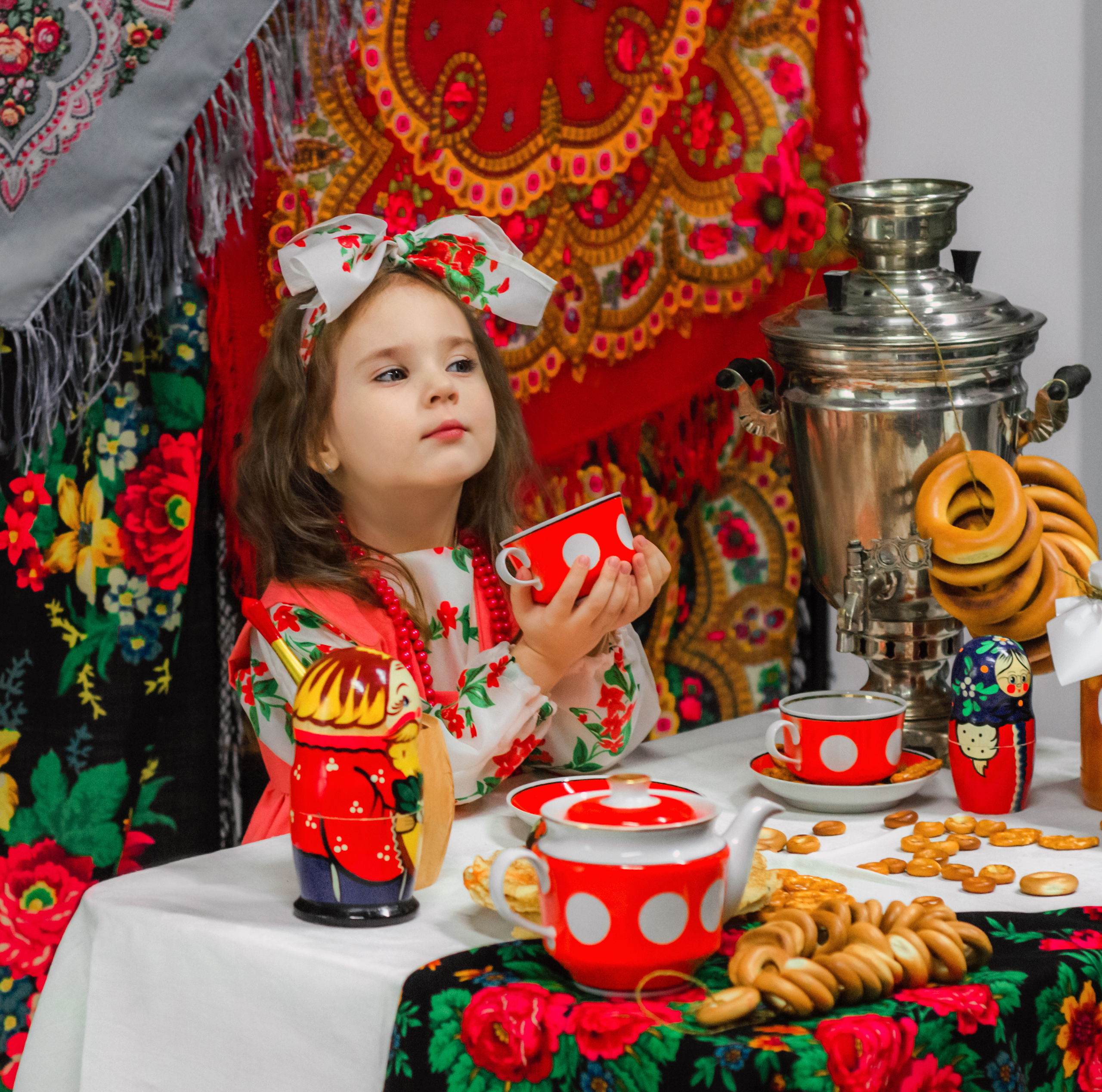 Яркая фотосессия детей в честь масленицы. Фотографы для фотосессий в Новосибирске