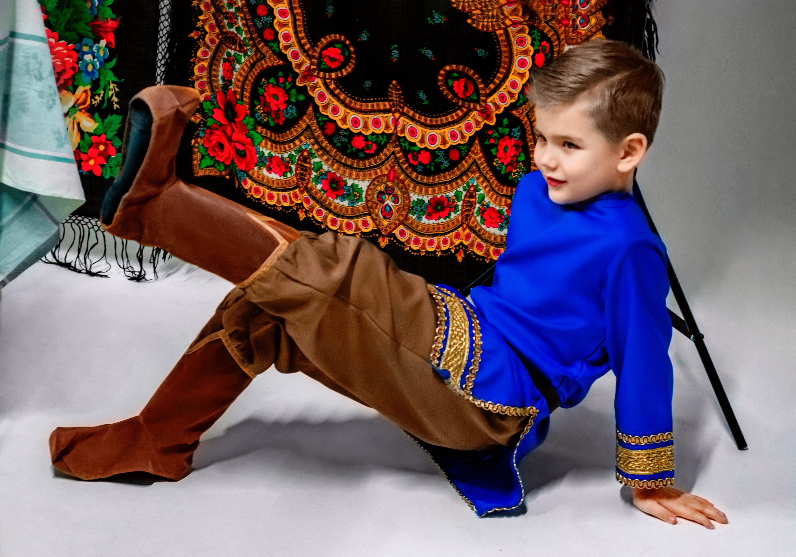 Яркая фотосессия детей в честь масленицы. Фотографы для фотосессий в Новосибирске