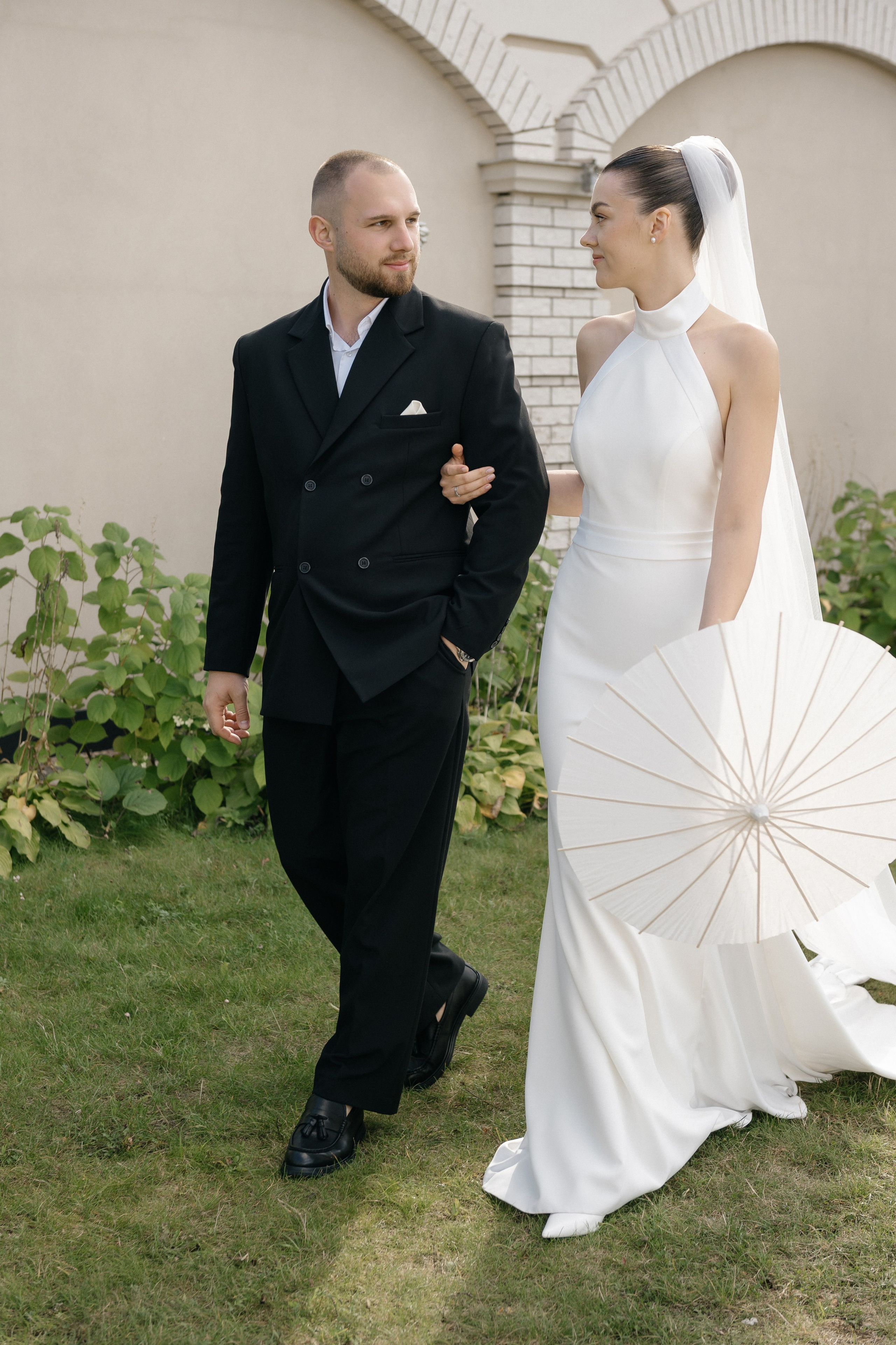 Wedding day in VERSAL PARK. Wedding PHOTOGRAPHER Andrew Vnukov