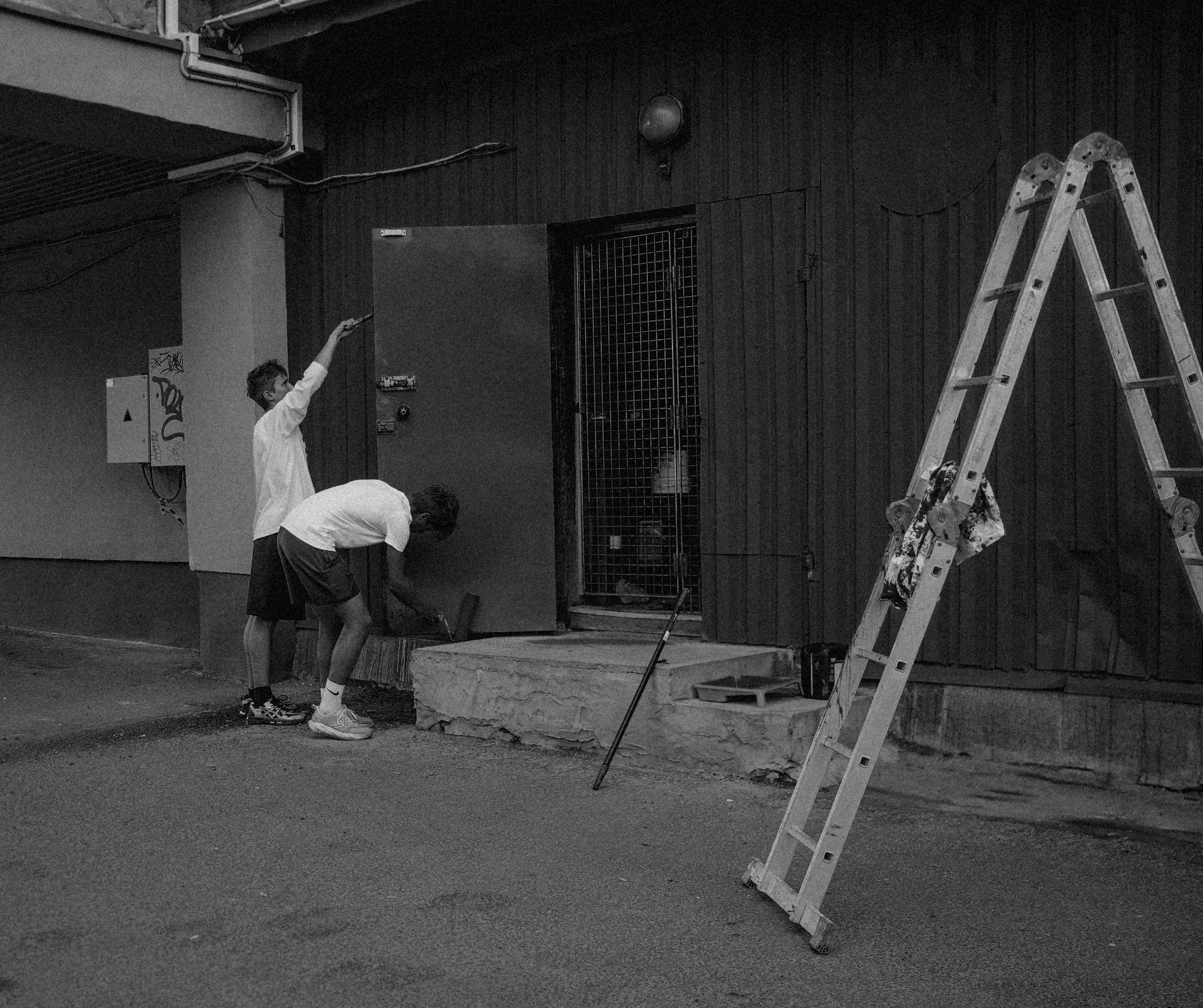 2025. Стрит-фотография, полная абсурда, идиотизма и красоты