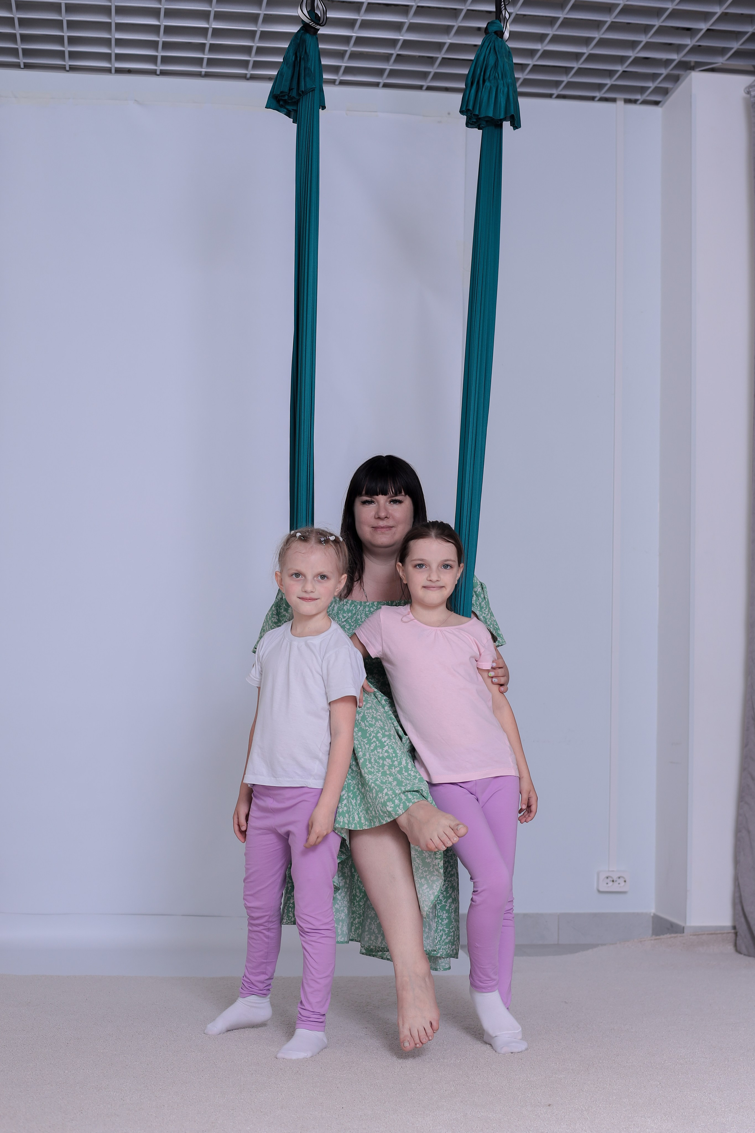 Детская аэройога. Фотограф Надршина Лилия