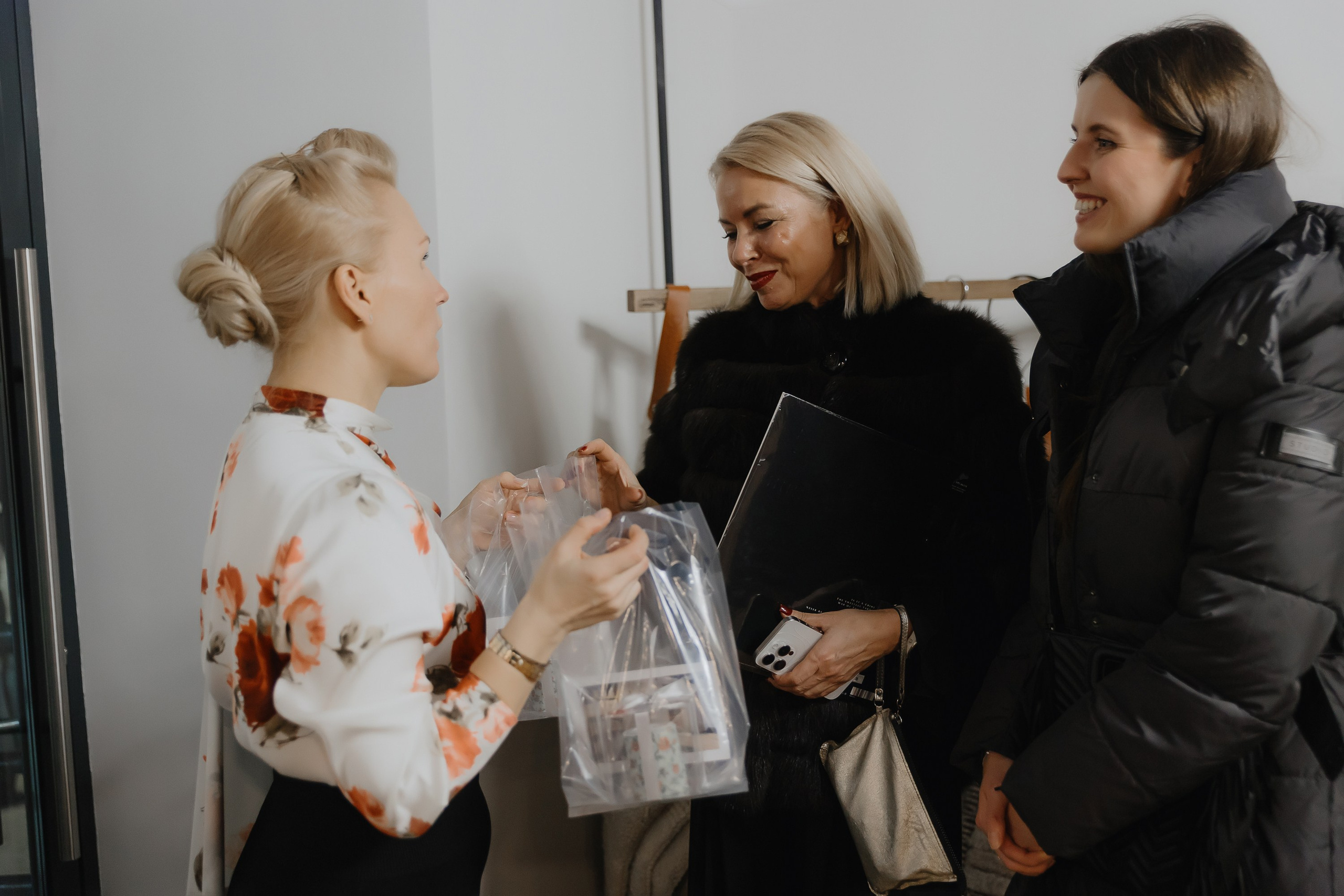 Открытие нового пространства интерьерного салона L. DECO в феврале 2025. L. Deco интерьерный салон. Краски/обои/лепной декор