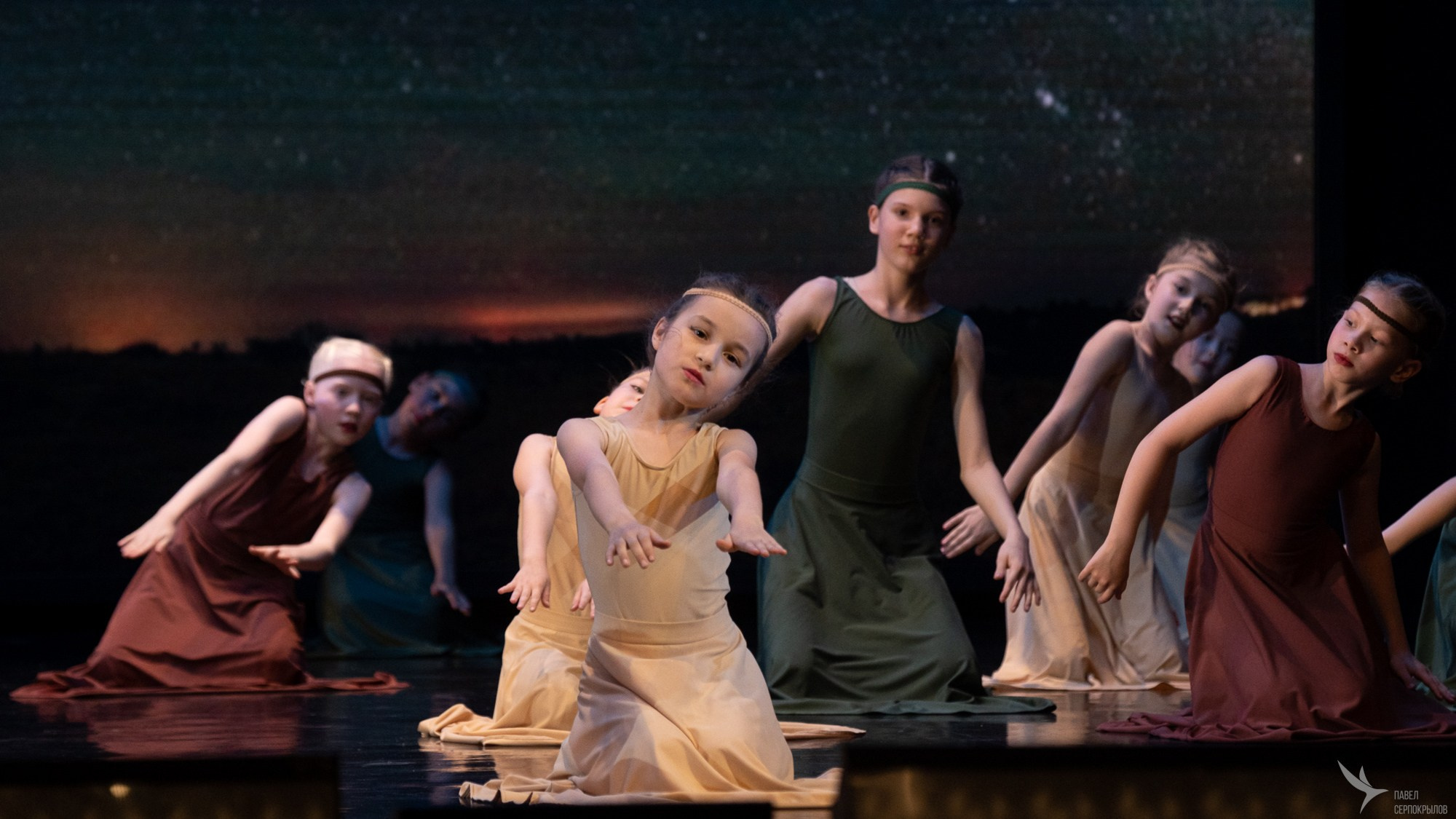 Концерт народного хореографического коллектива «Виктория». Репортажный фотограф в Казани Павел Серпокрылов
