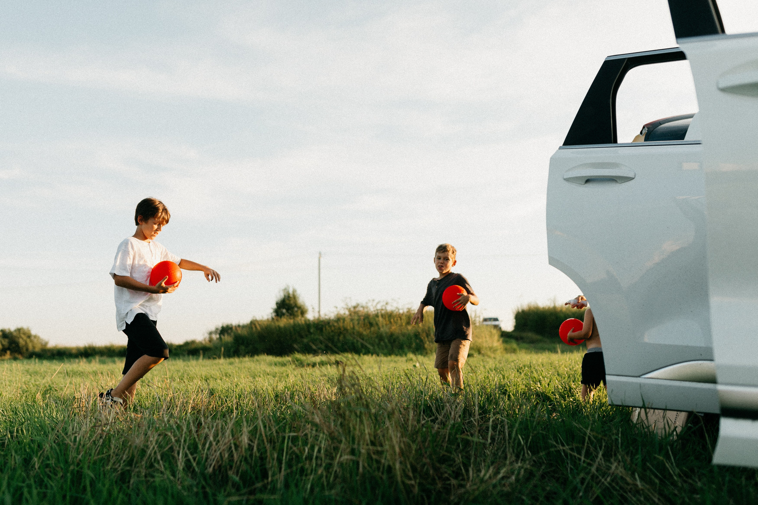 Фотосессия с красными мячами. Семейный фотограф Маша Тимофеева | Москва