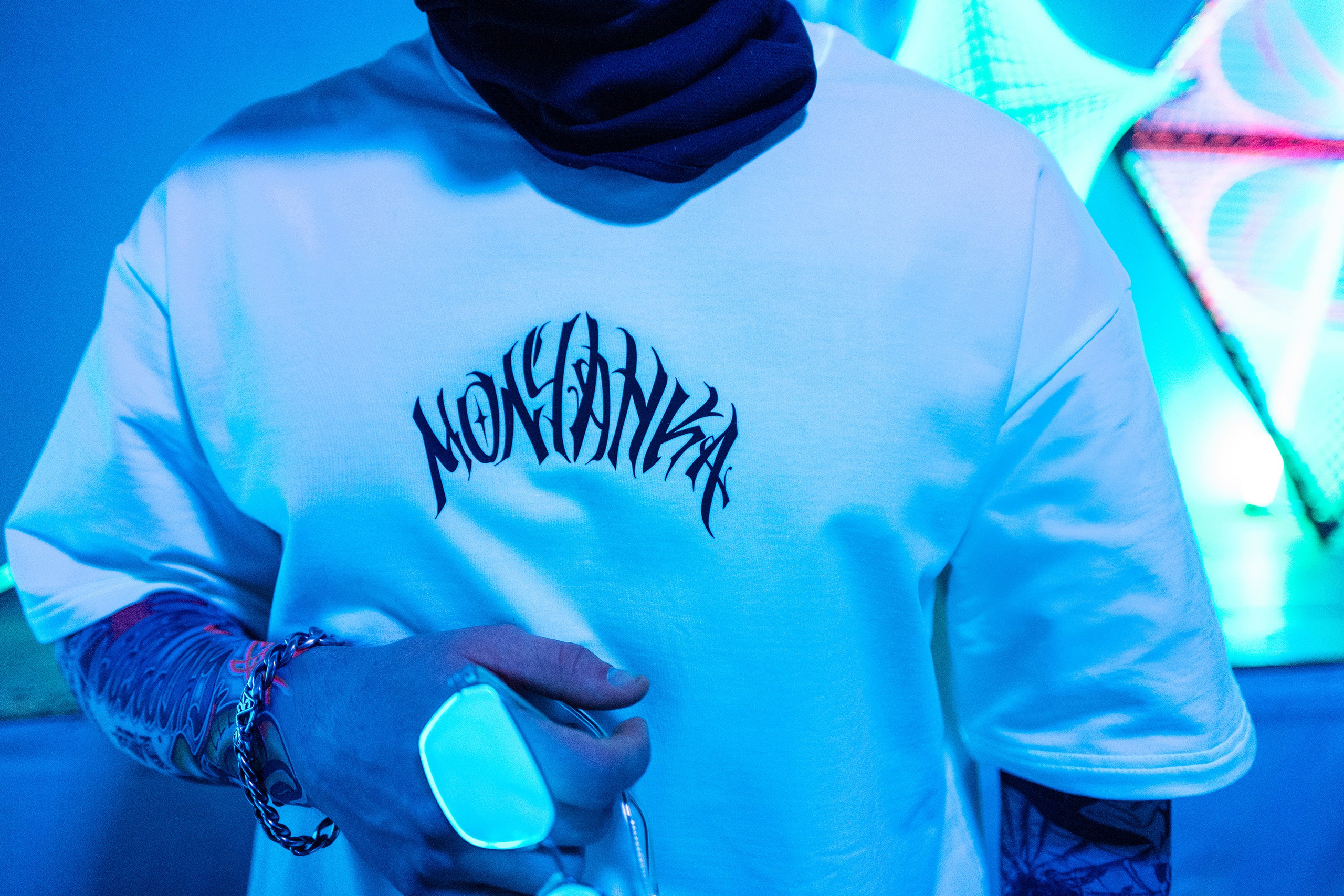 Реклама футболок «Молчанка». Фотограф Тюмень