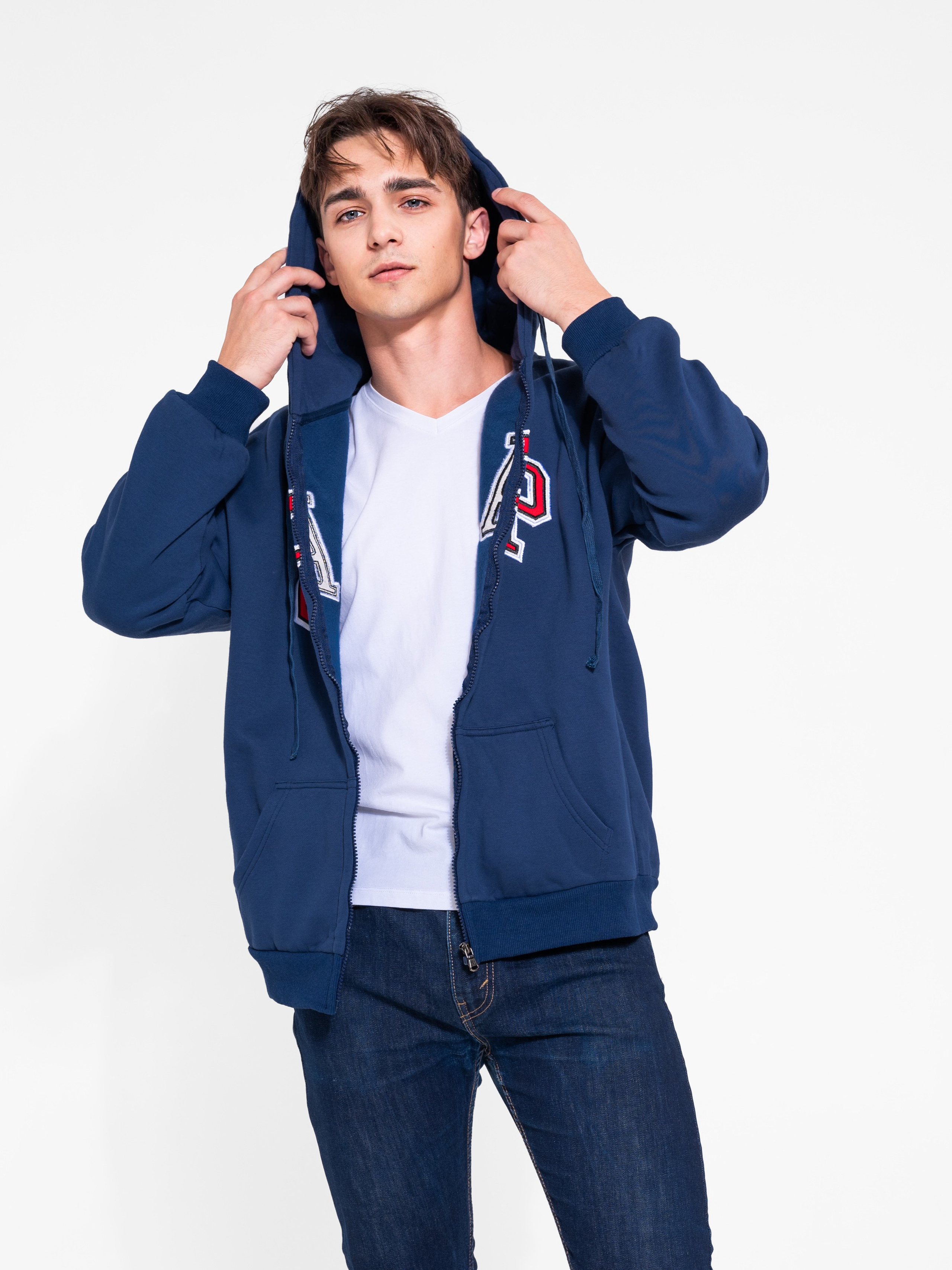 Олег. ТМ Продакшн — Съемка для маркетплейсов в Москве