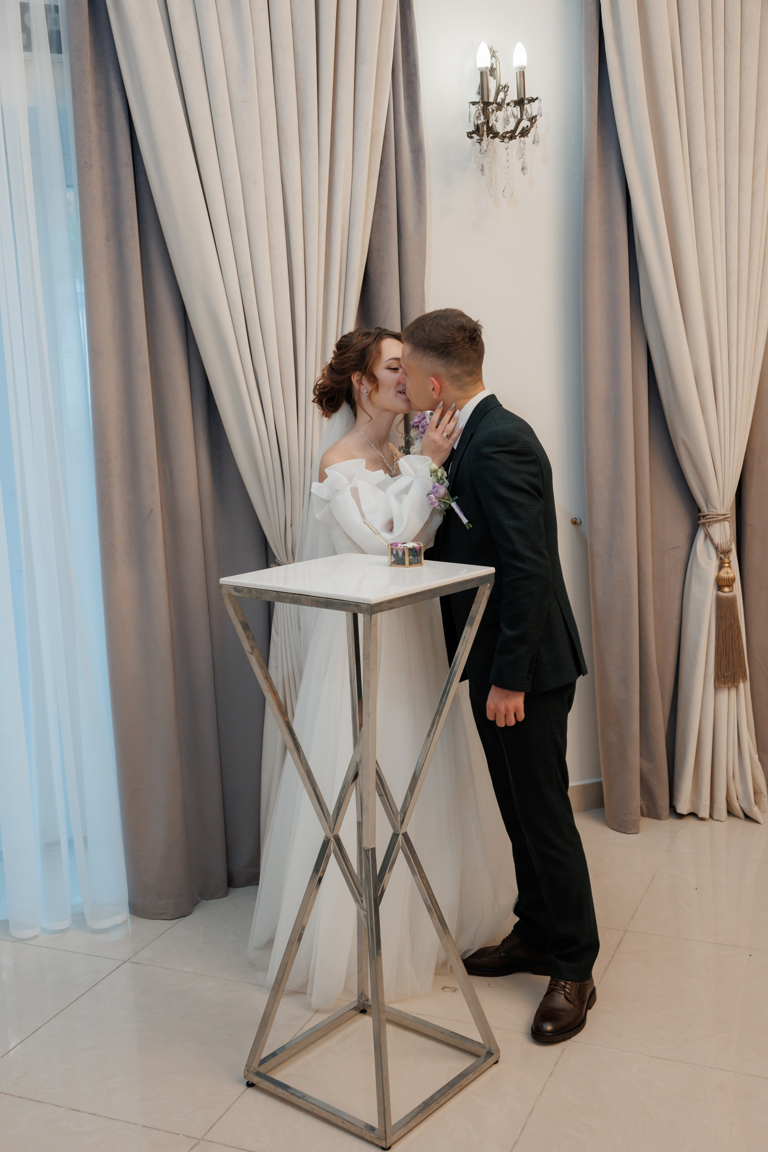 Константин и Дарья, ЗАГС ВДНХ, отель Soluxe, ресторан «Антик». Свадебный и репортажный фотограф (Москва, Королев и другие)