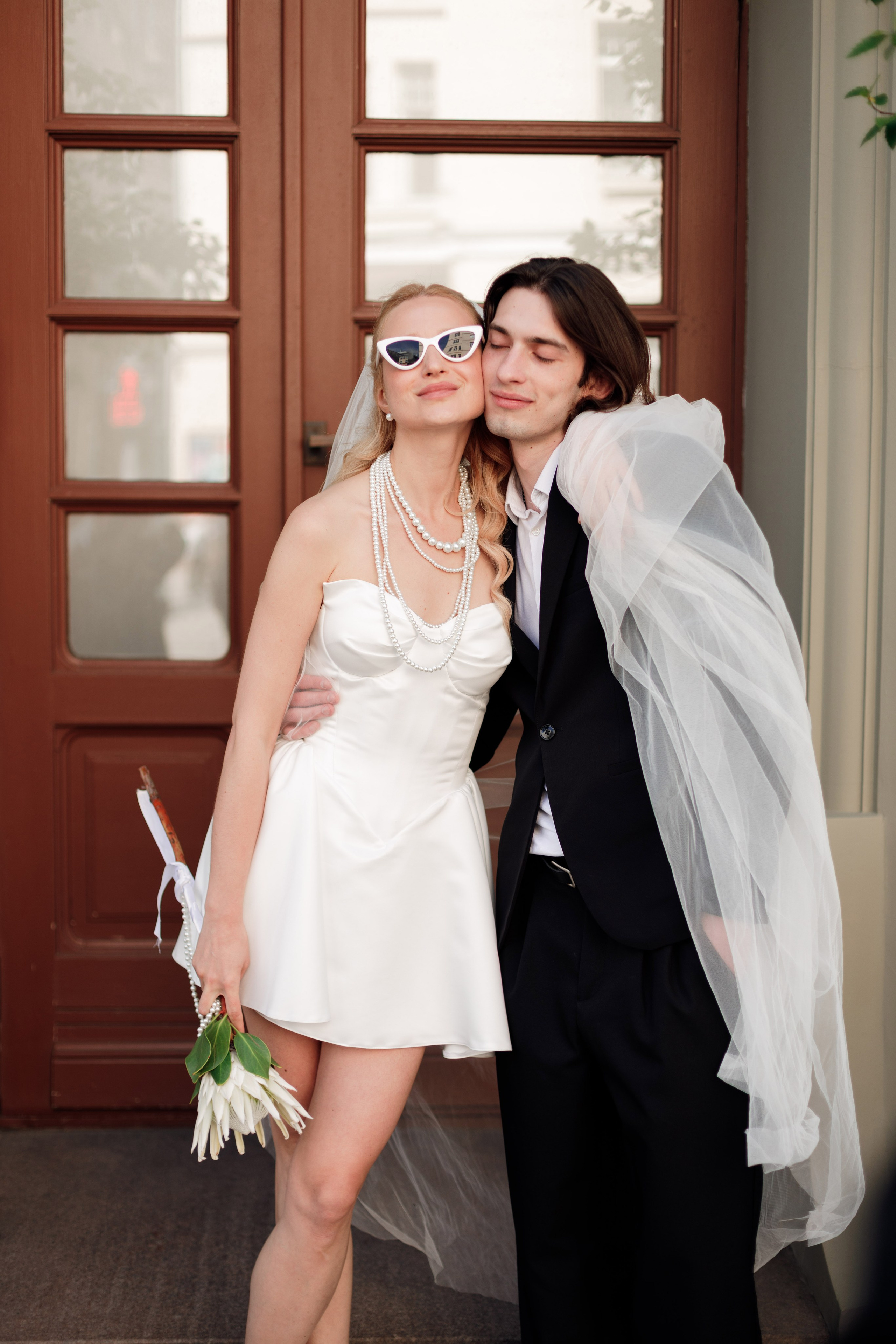 Свадебная фотосессия с автомобилем в центре Москвы, фотограф свадьбам Москва