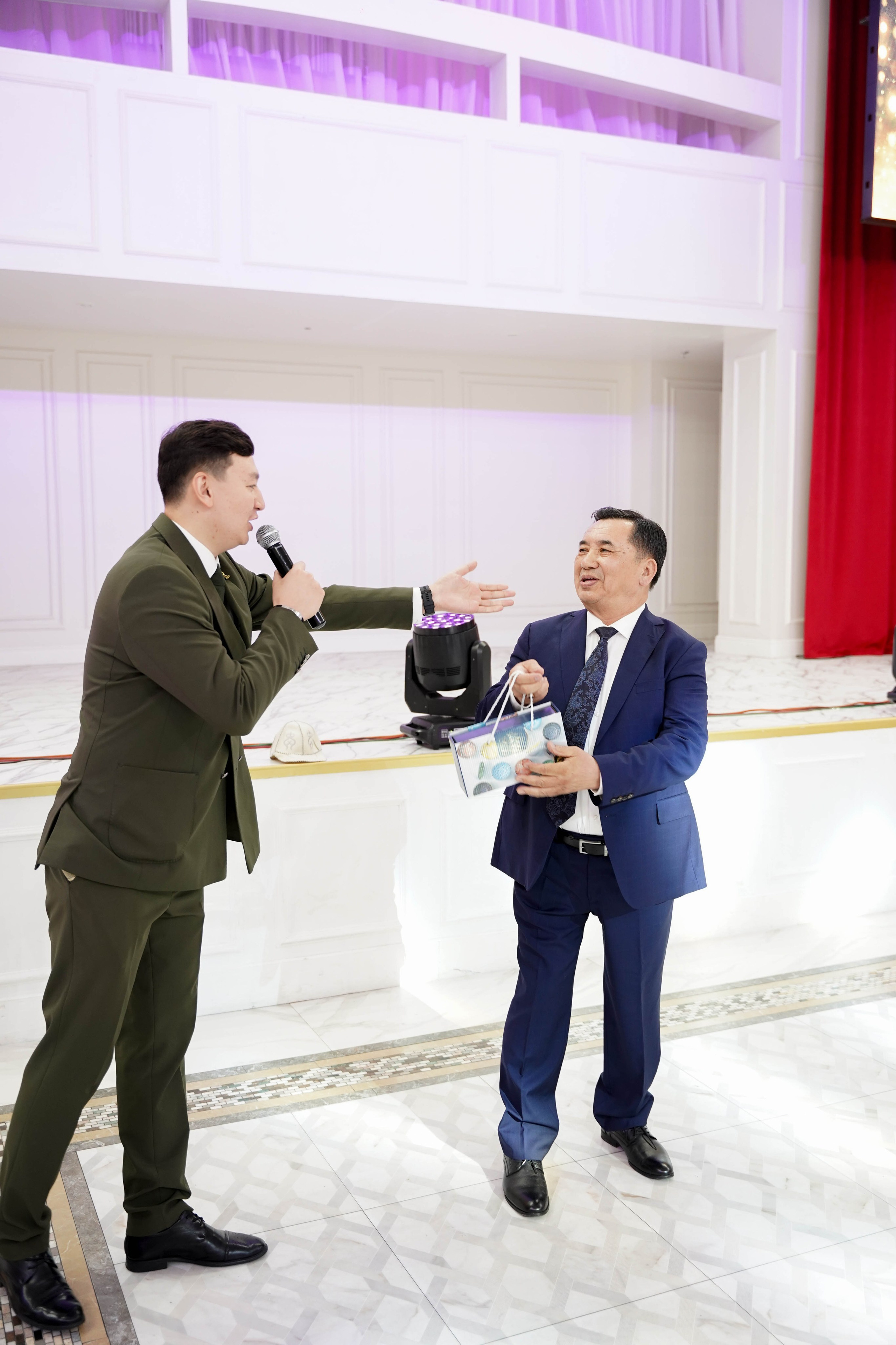 Dana uzatu. Фотограф Ернар Ержанов