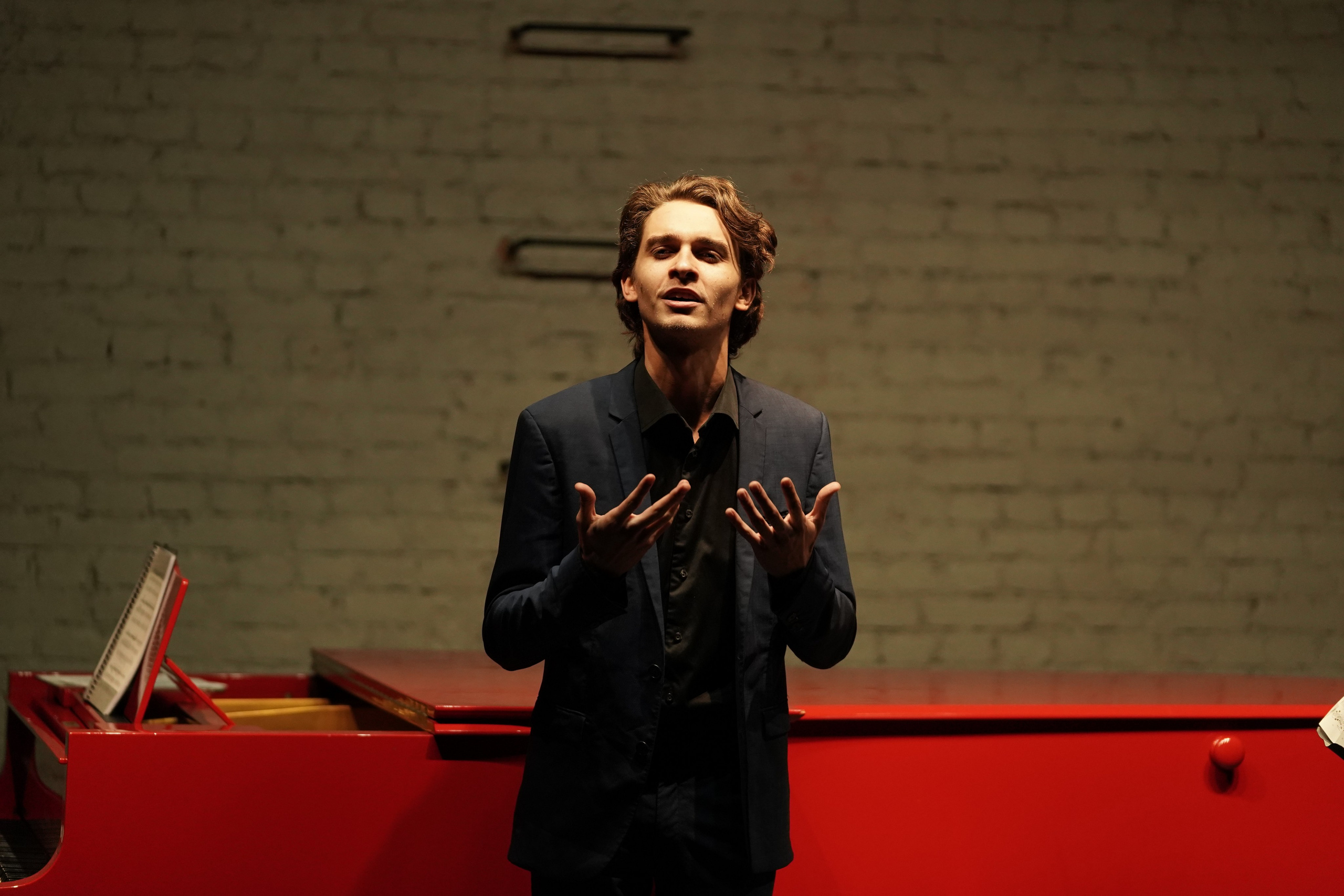 В сумраке Есенин-центра. 7/11/25. Фотограф Строгино Яна Гавриленко