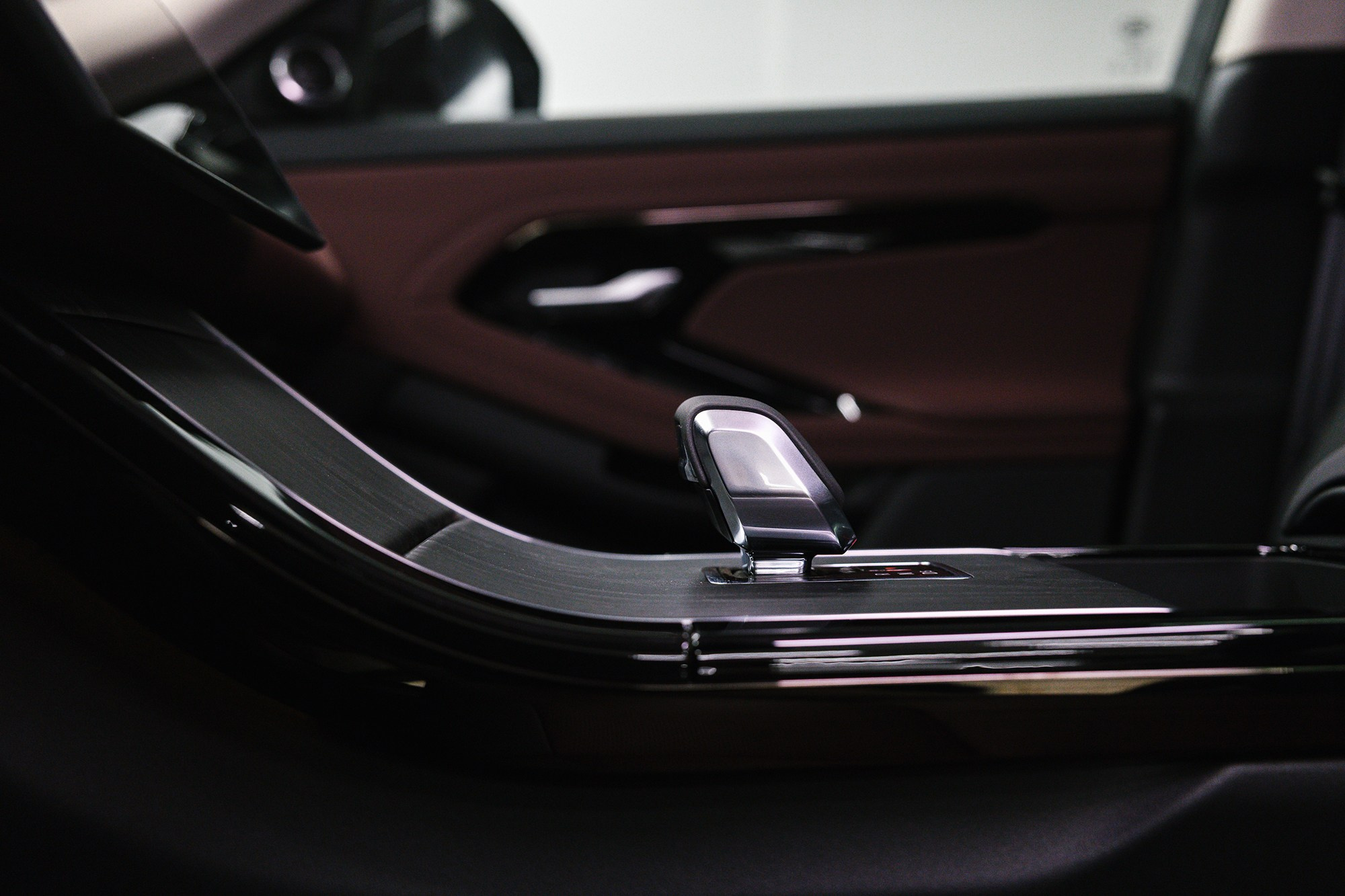 Land Rover Range Rover Evoque.2.0 Si4 4WD AT (249 л. с.). Автосалон «Х-Авто»