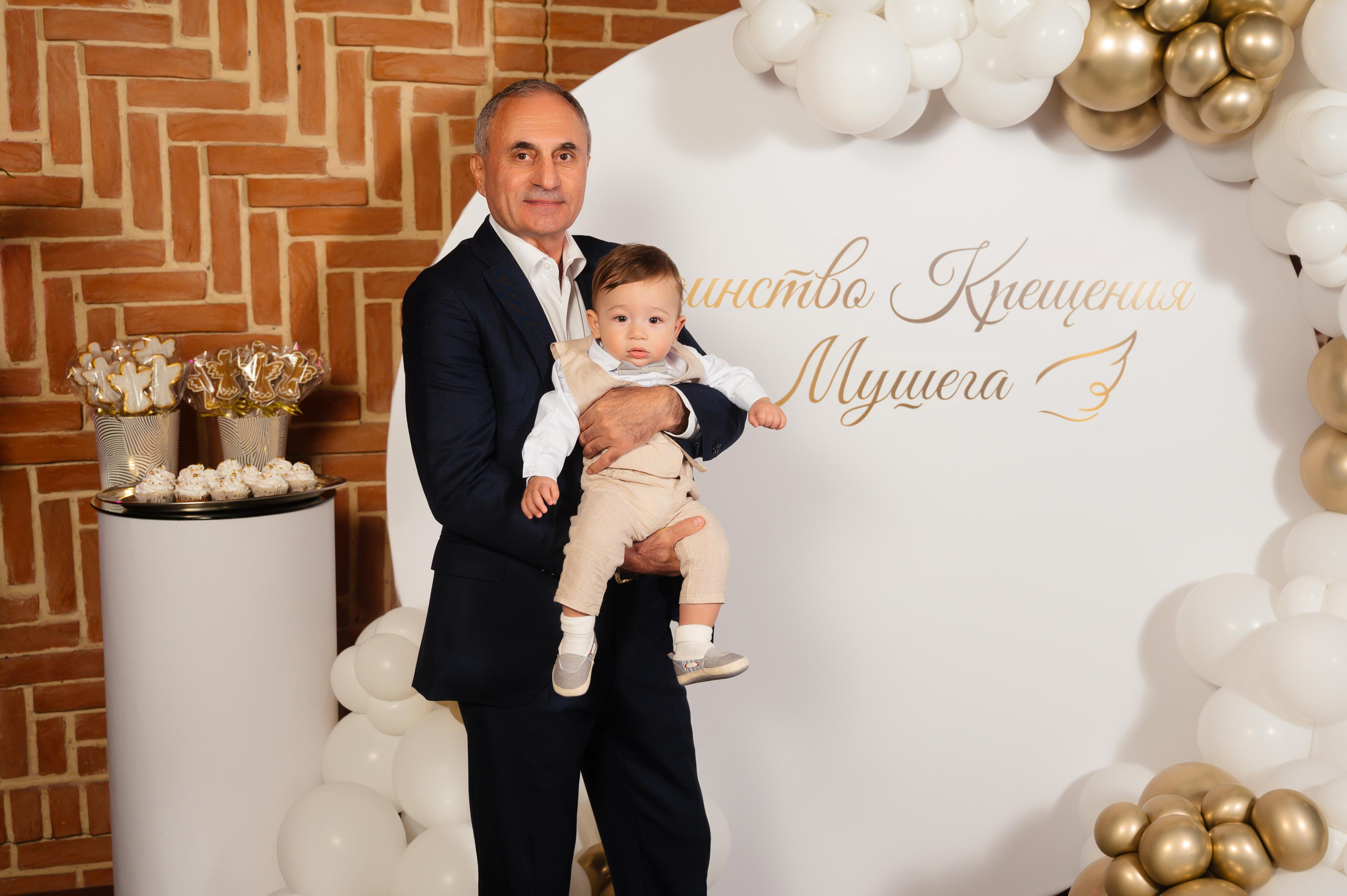 Крещение Мушега (банкет). Фотограф Сергей Пивоваров