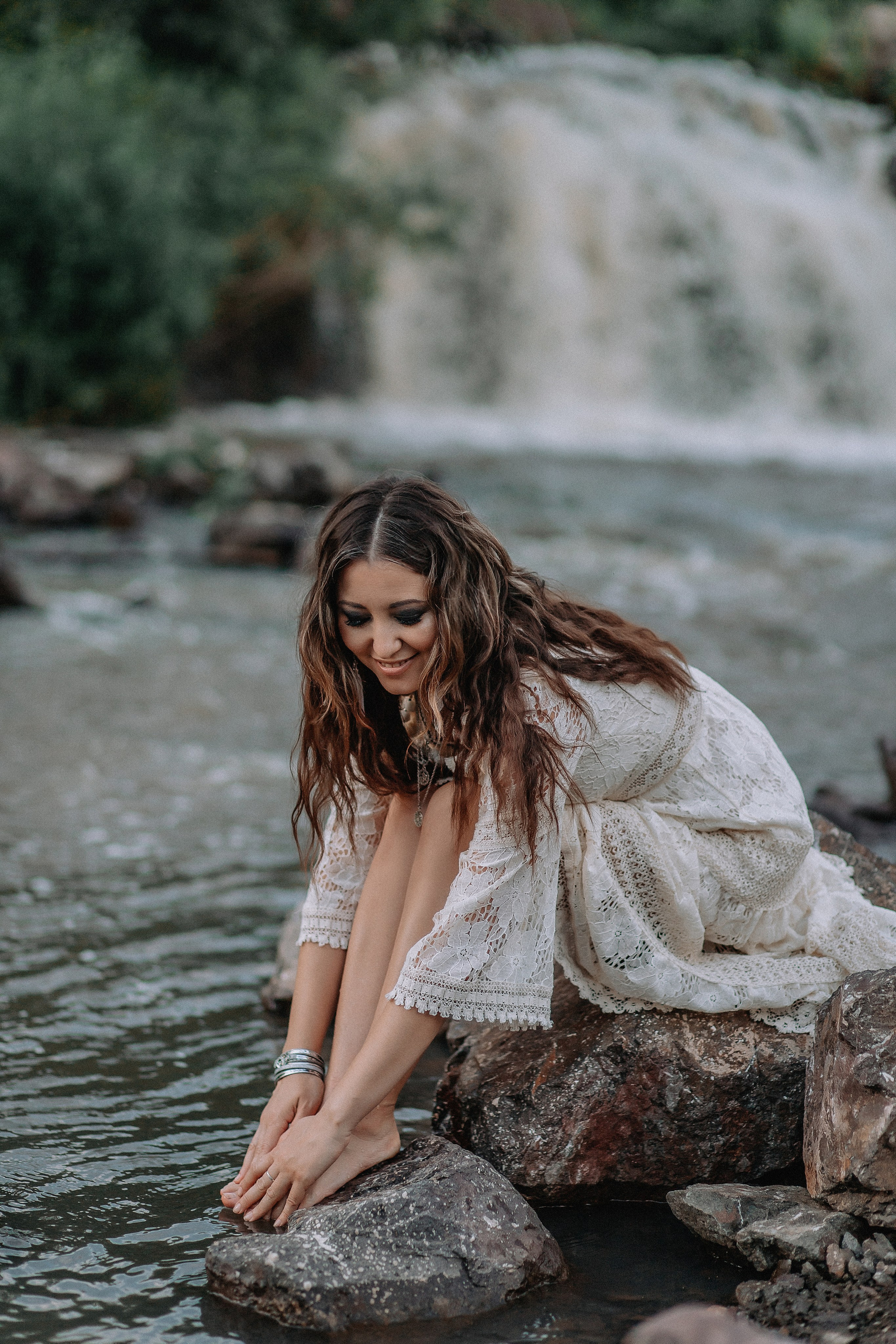 Закат у водопада. Детский и семейный фотограф в Красноярске Юлия Бирюкова