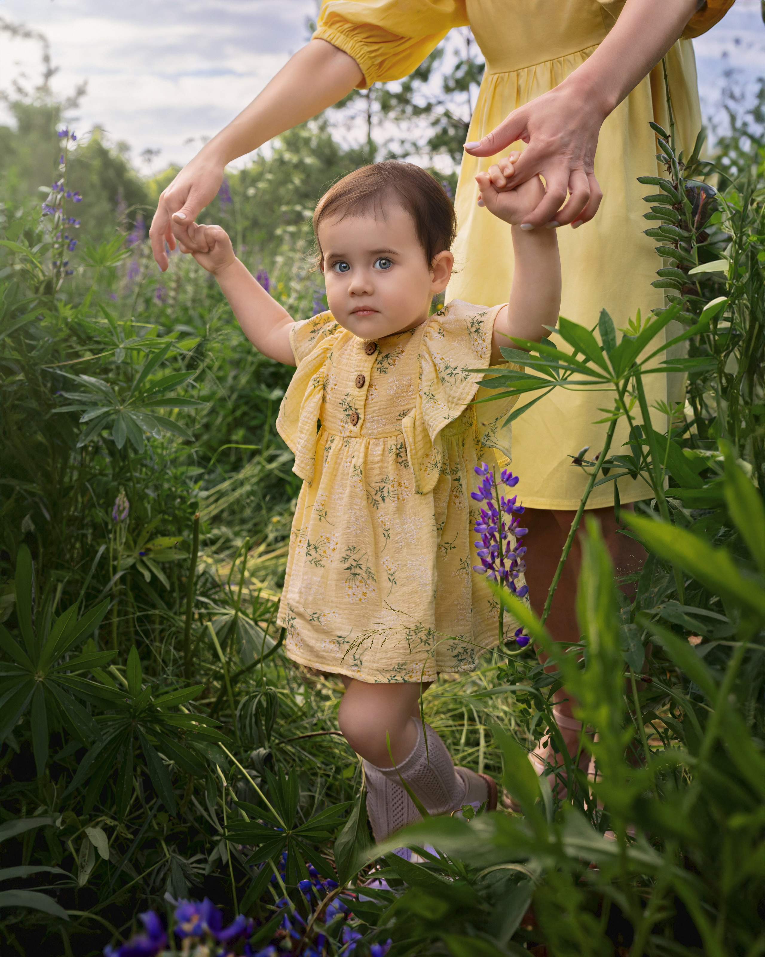 Мама с дочкой в поле люпинов. Трубинова Екатерина | Семейный фотограф | Москва