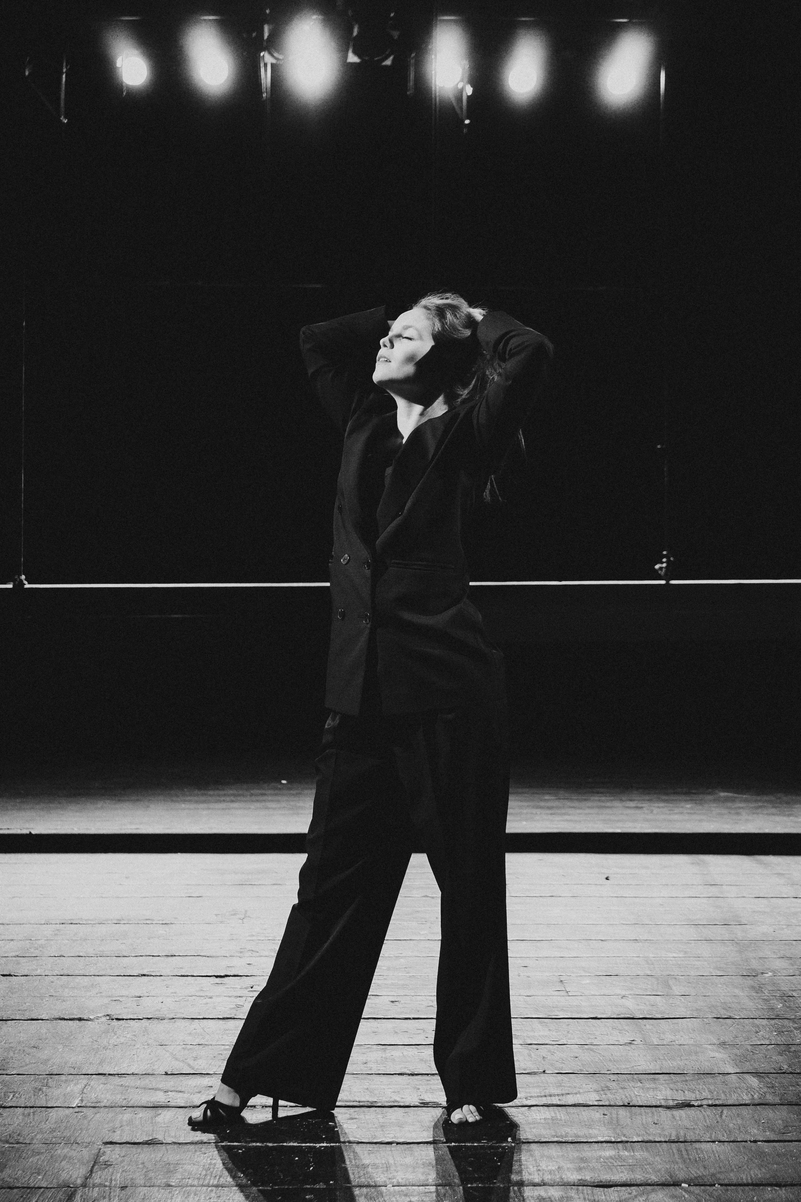 Настя — актриса театра и кино. Денис Марков — фотограф в Екатеринбурге