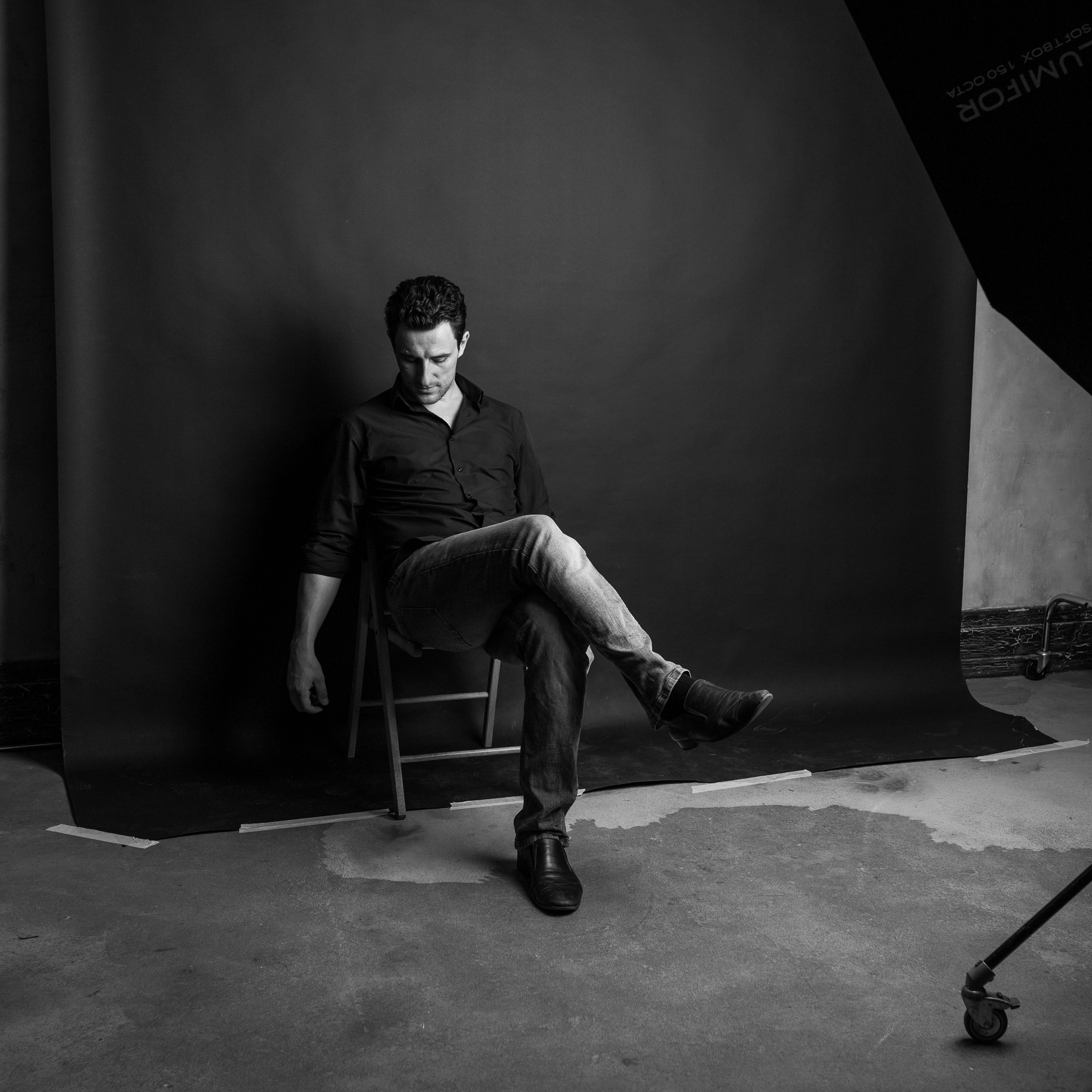 Фотосессия актёра Игоря Днепрова в студии. Фотограф в Москве Анна Яковлева