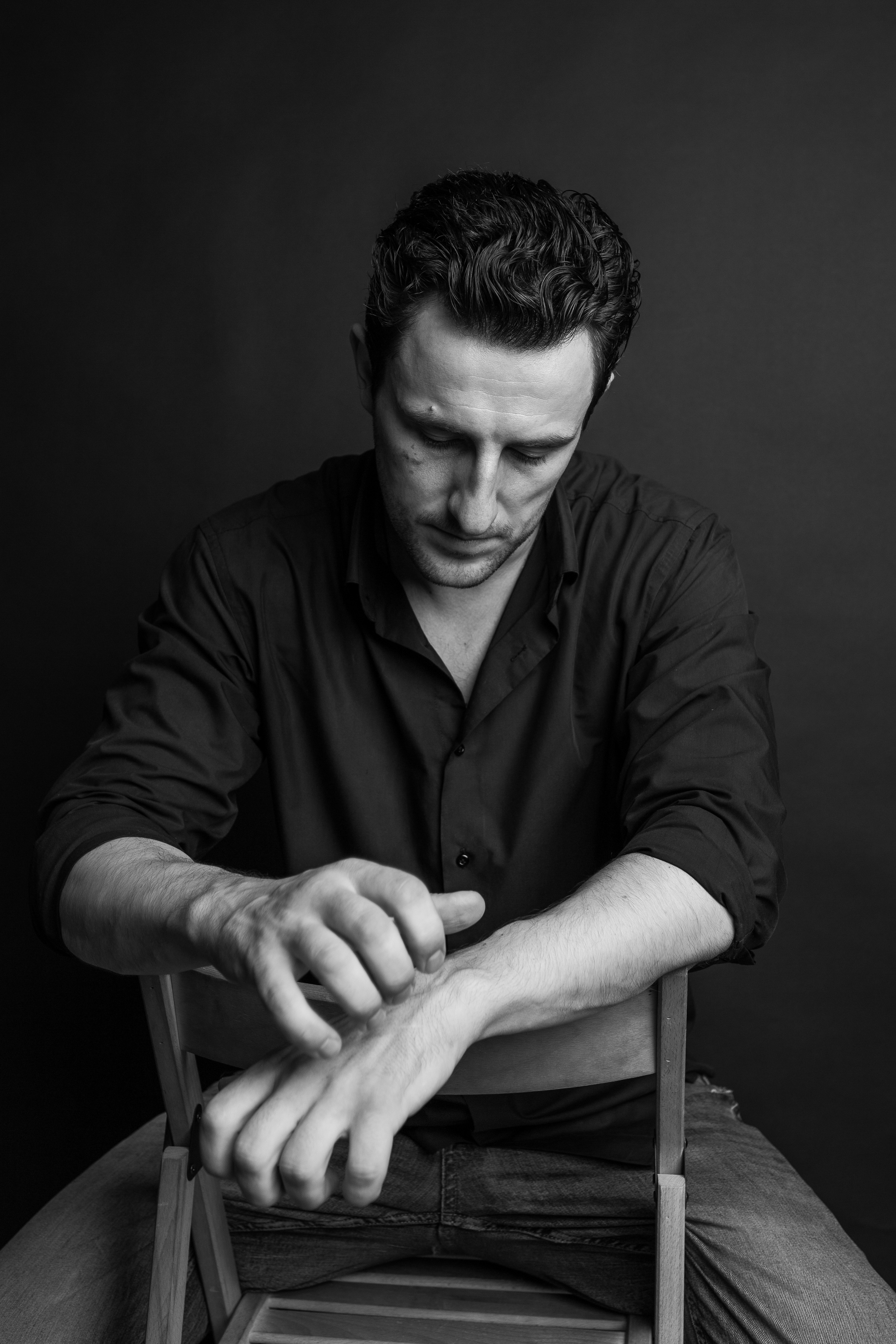 Фотосессия актёра Игоря Днепрова в студии. Фотограф в Москве Анна Яковлева