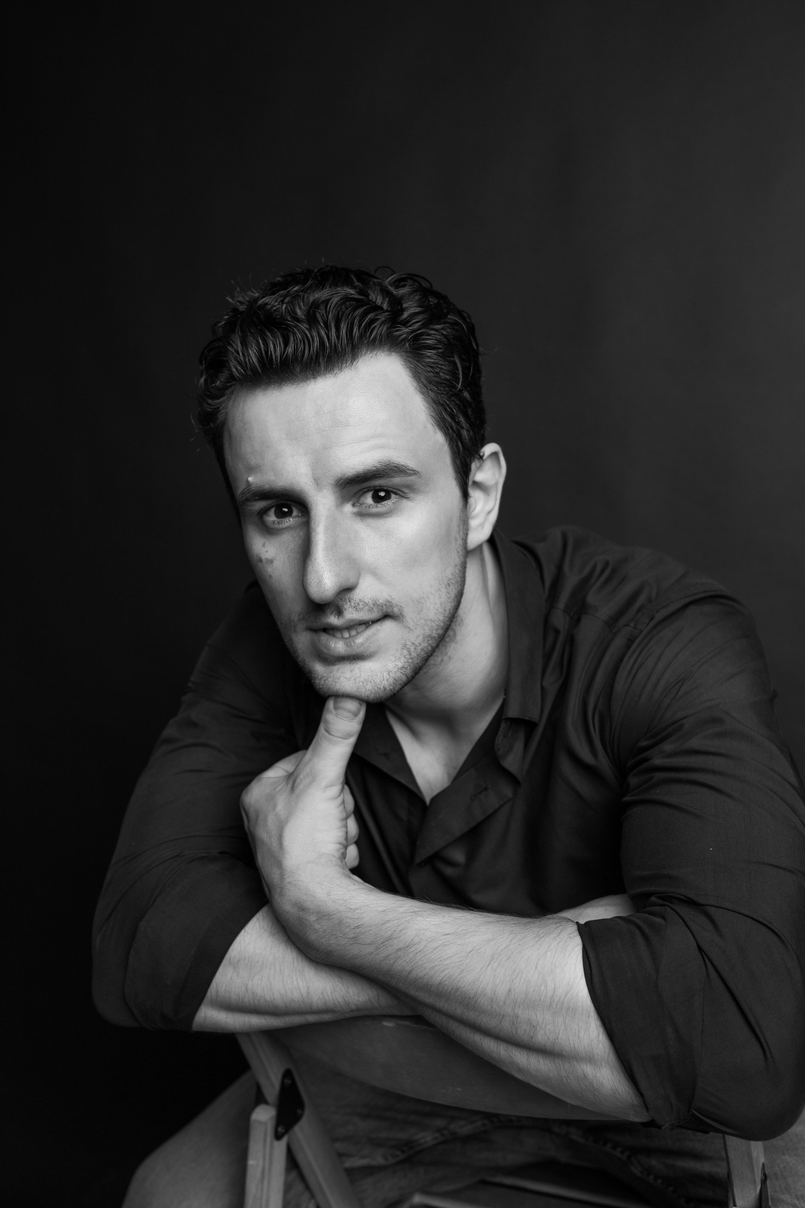 Фотосессия актёра Игоря Днепрова в студии. Фотограф в Москве Анна Яковлева