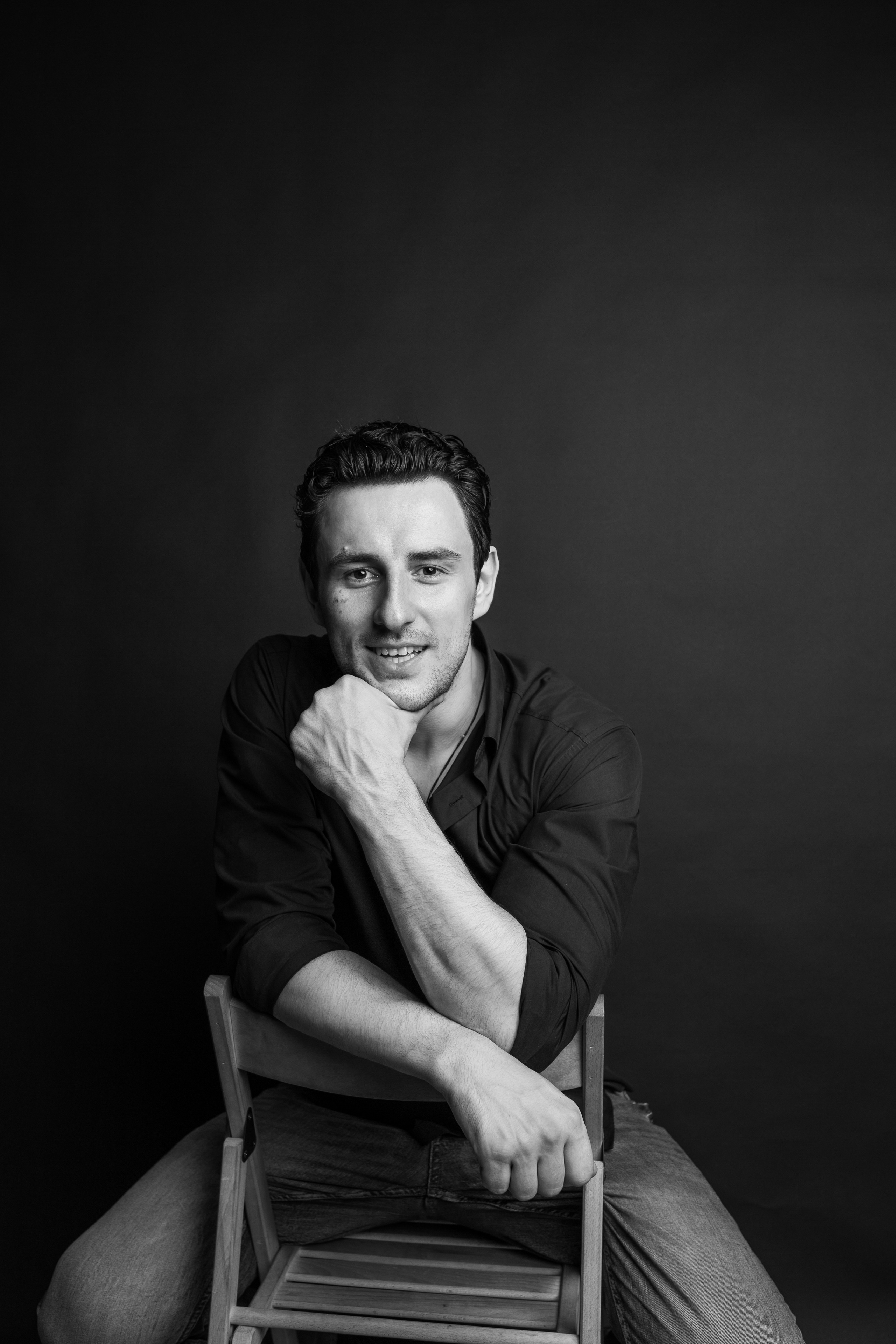 Фотосессия актёра Игоря Днепрова в студии. Фотограф в Москве Анна Яковлева