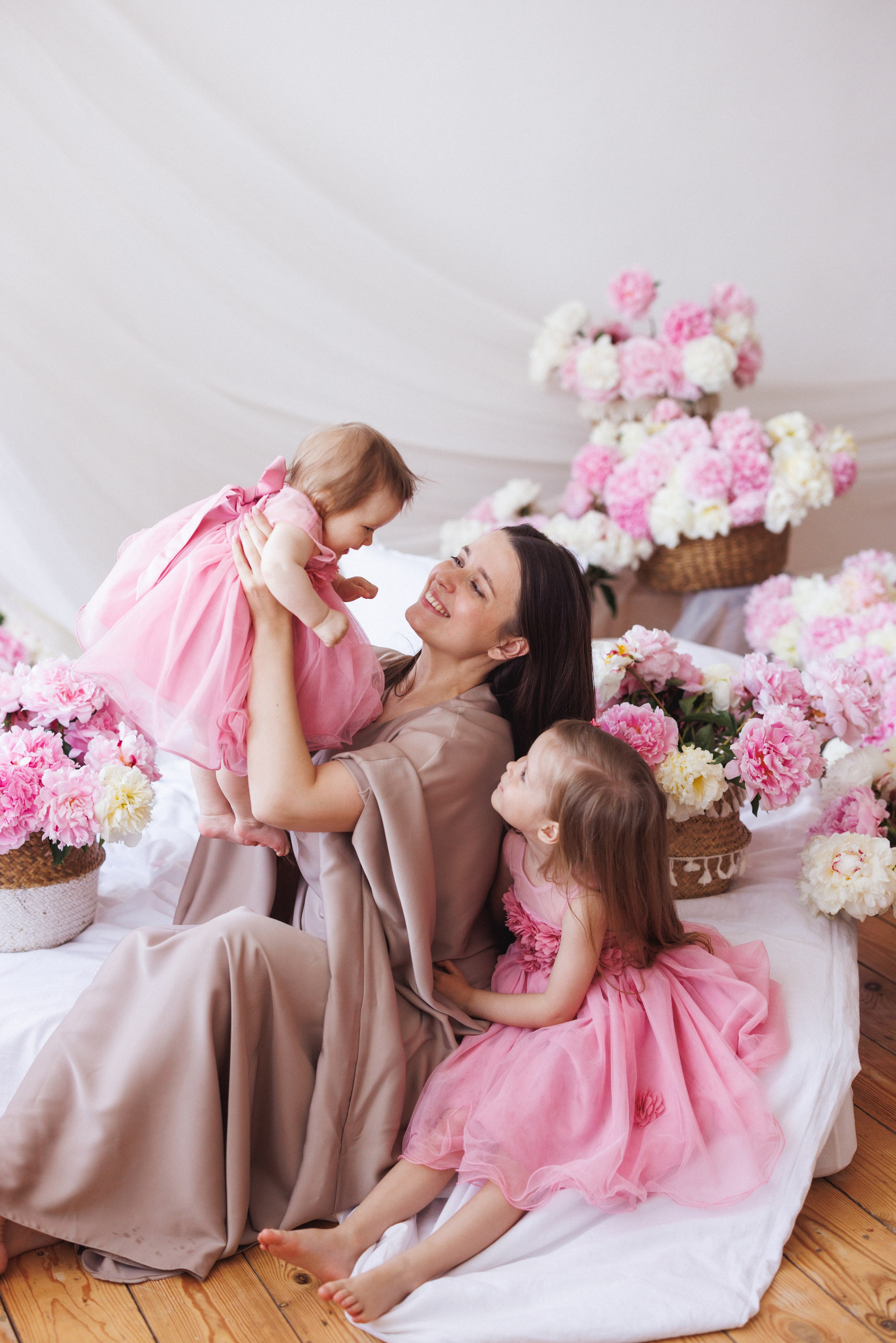 Фотосессия с живыми Пионами в фотостудии «Space JOBS». Семейный и детский фотограф в Краснодаре Анна Трашкова