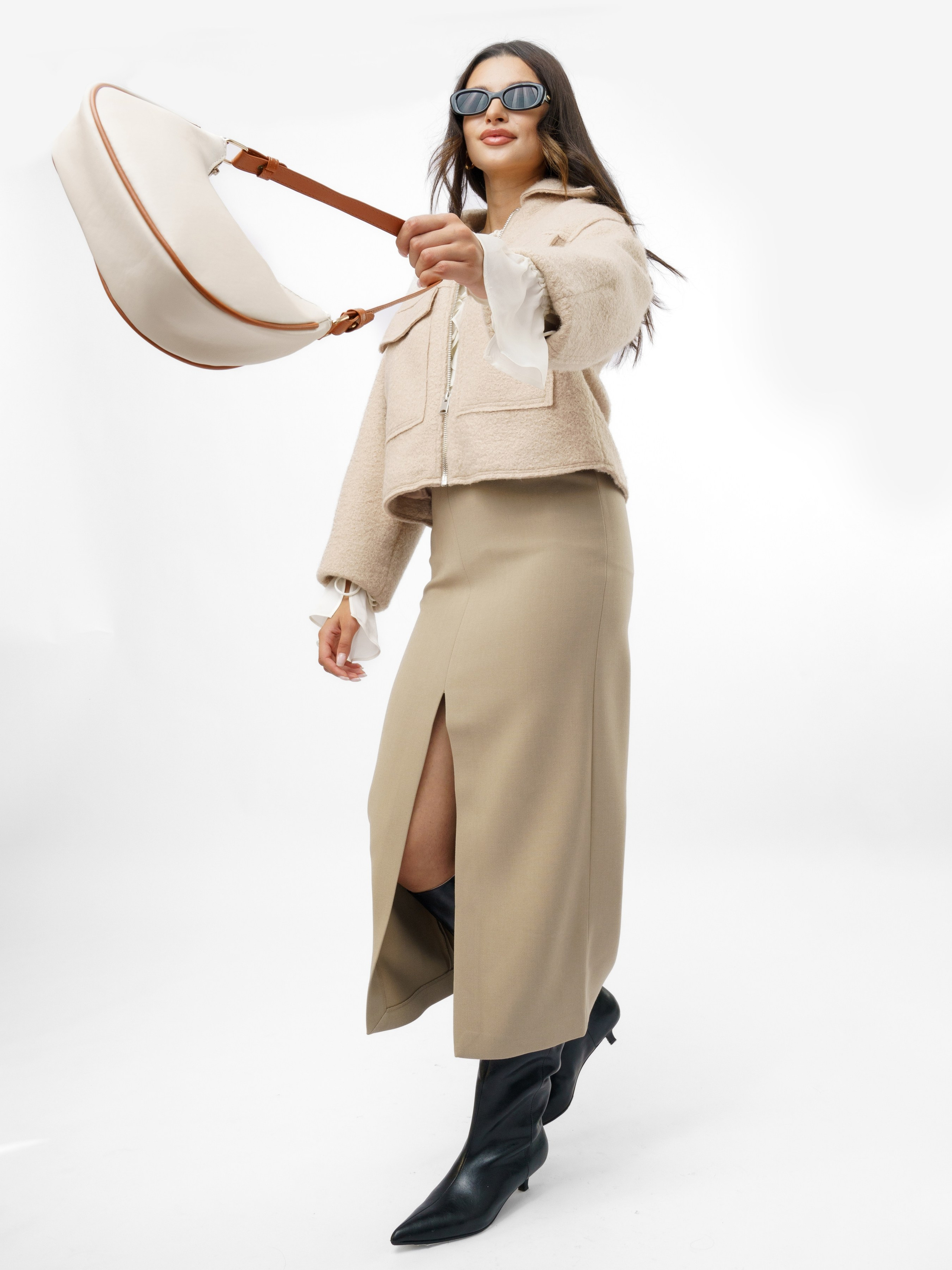 Съемка сумок со стилистом. KED Production — продакшн из СПб. Создаём фото, видео и контент, который помогает брендам и селлерам продавать больше