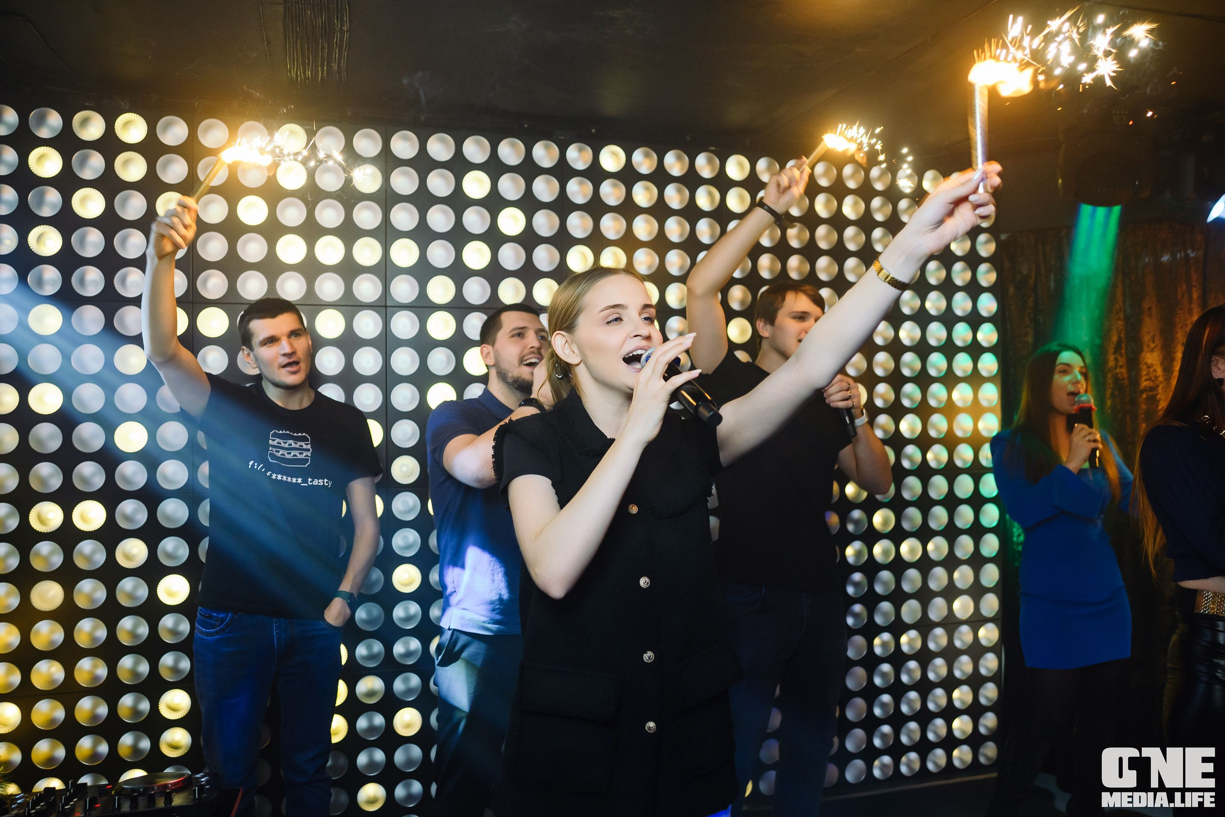 Фоторепортаж из караоке-клуба Эйфория. One Media Life: фоторепортажи, фотоотчеты с мероприятий и заведений