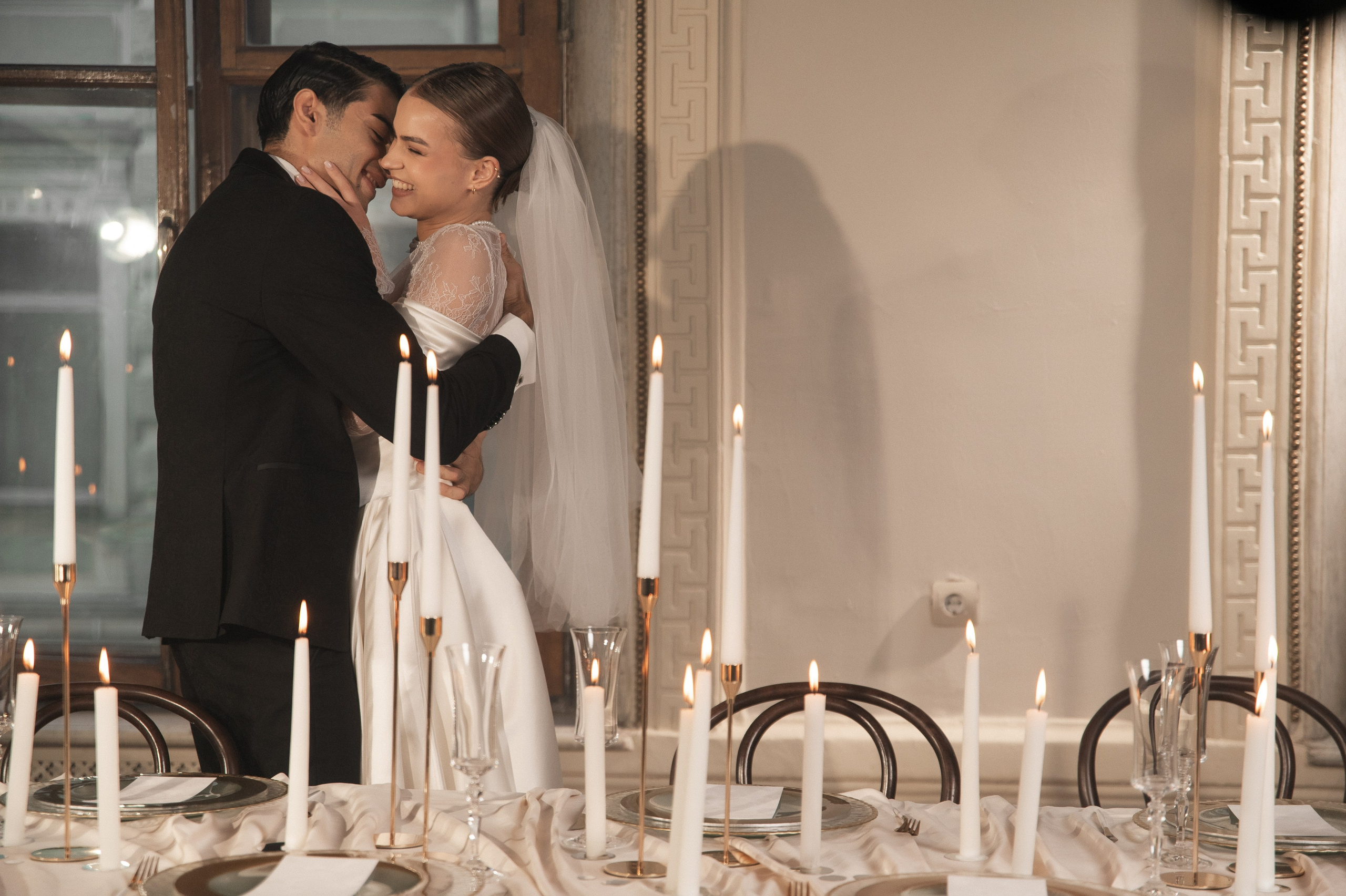 Камерный свадебный ужин при свечах в старинном особняке в фотостудии 21. Kult. Ярослава Ерина — свадебный фотограф в Москве