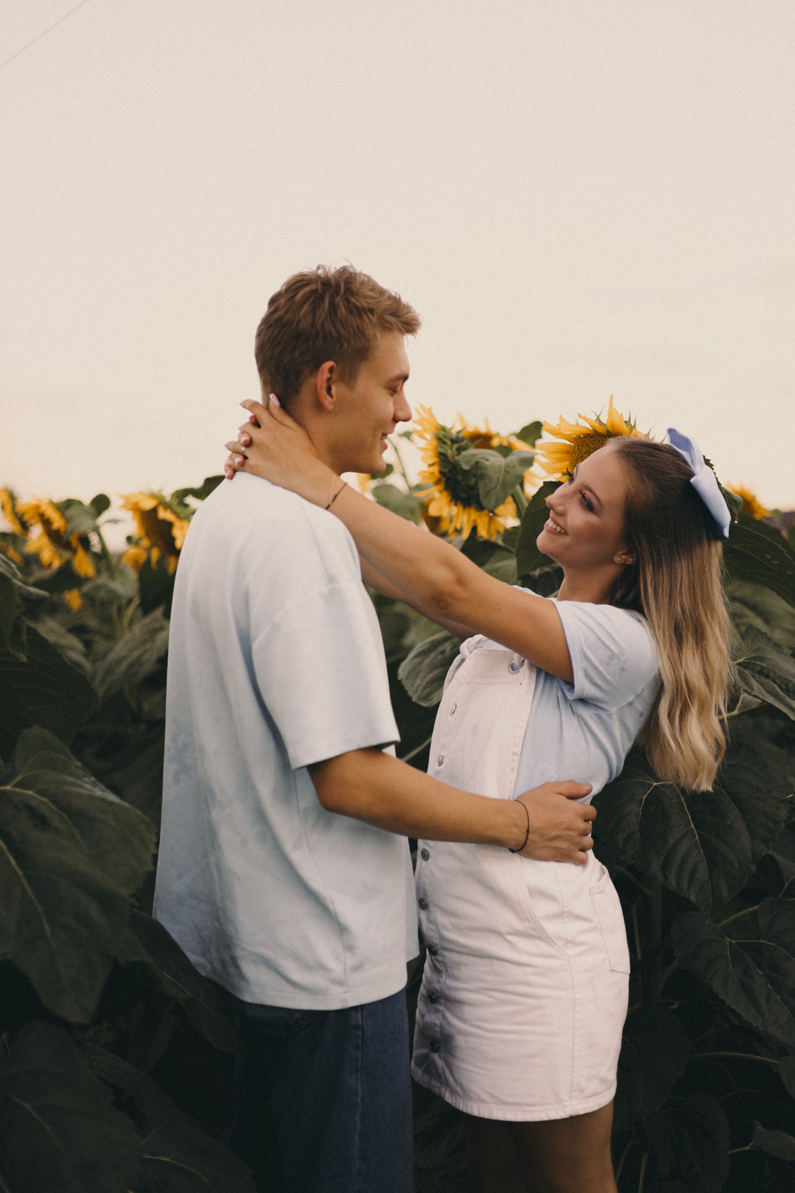 Михаил и Валерия | Подсолнухи. Фотограф Мария Лаенко