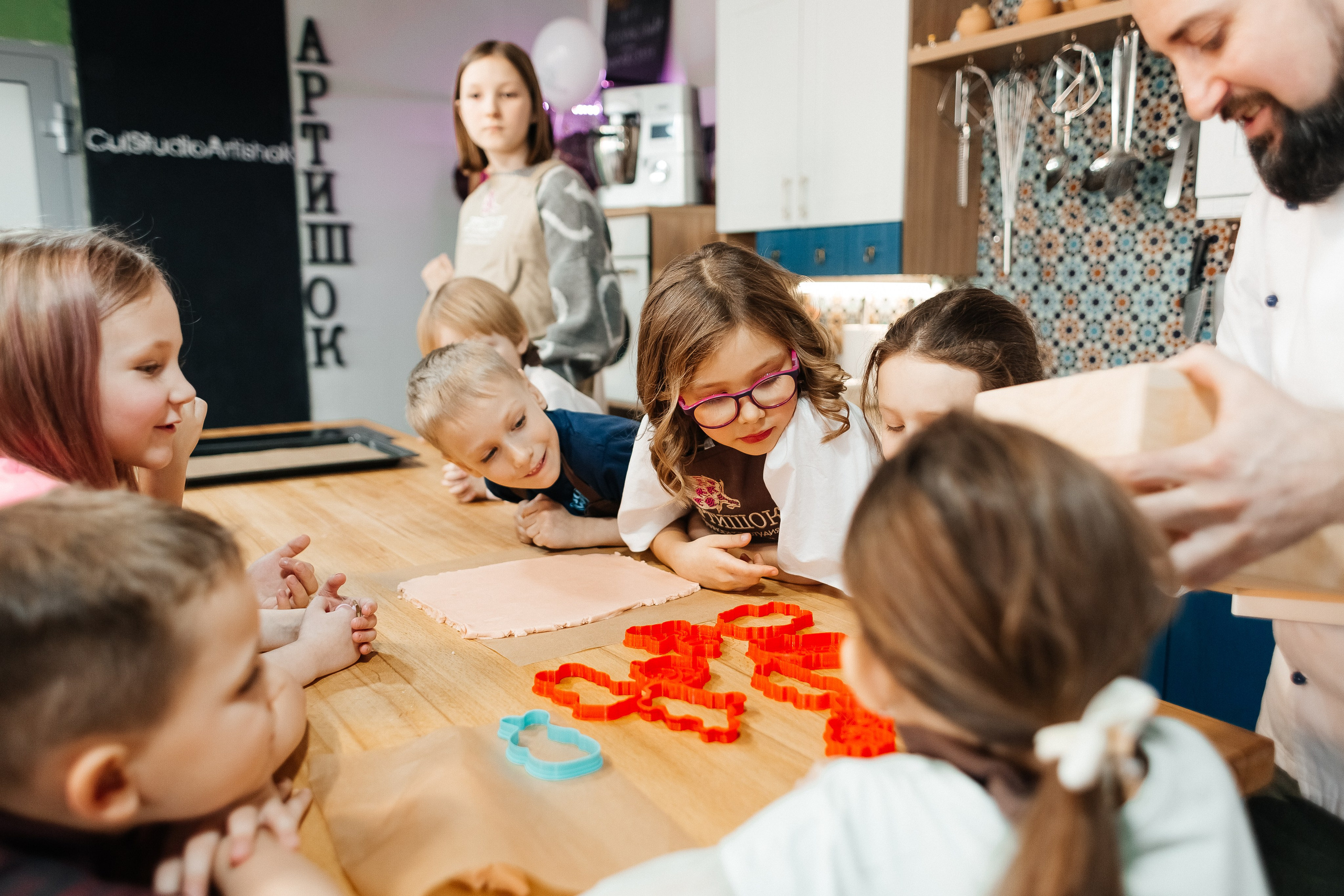 Детский мастер-класс в «АРТиШОК». Фотограф Кемерово | Сергей
