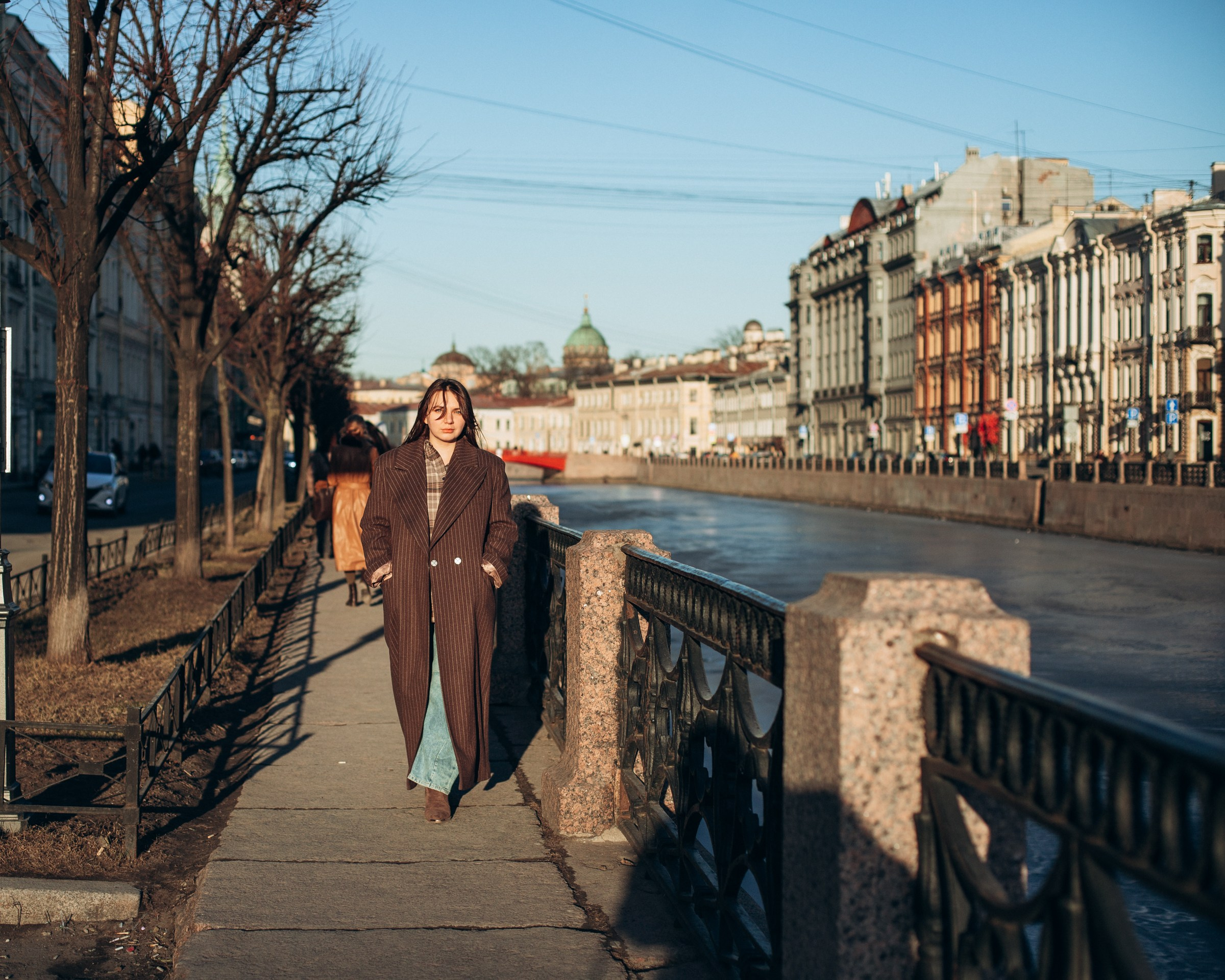 Виктория в марте. Фотопрогулка в Петербурге. Индивидуальный и семейный фотограф в Санкт-Петербурге